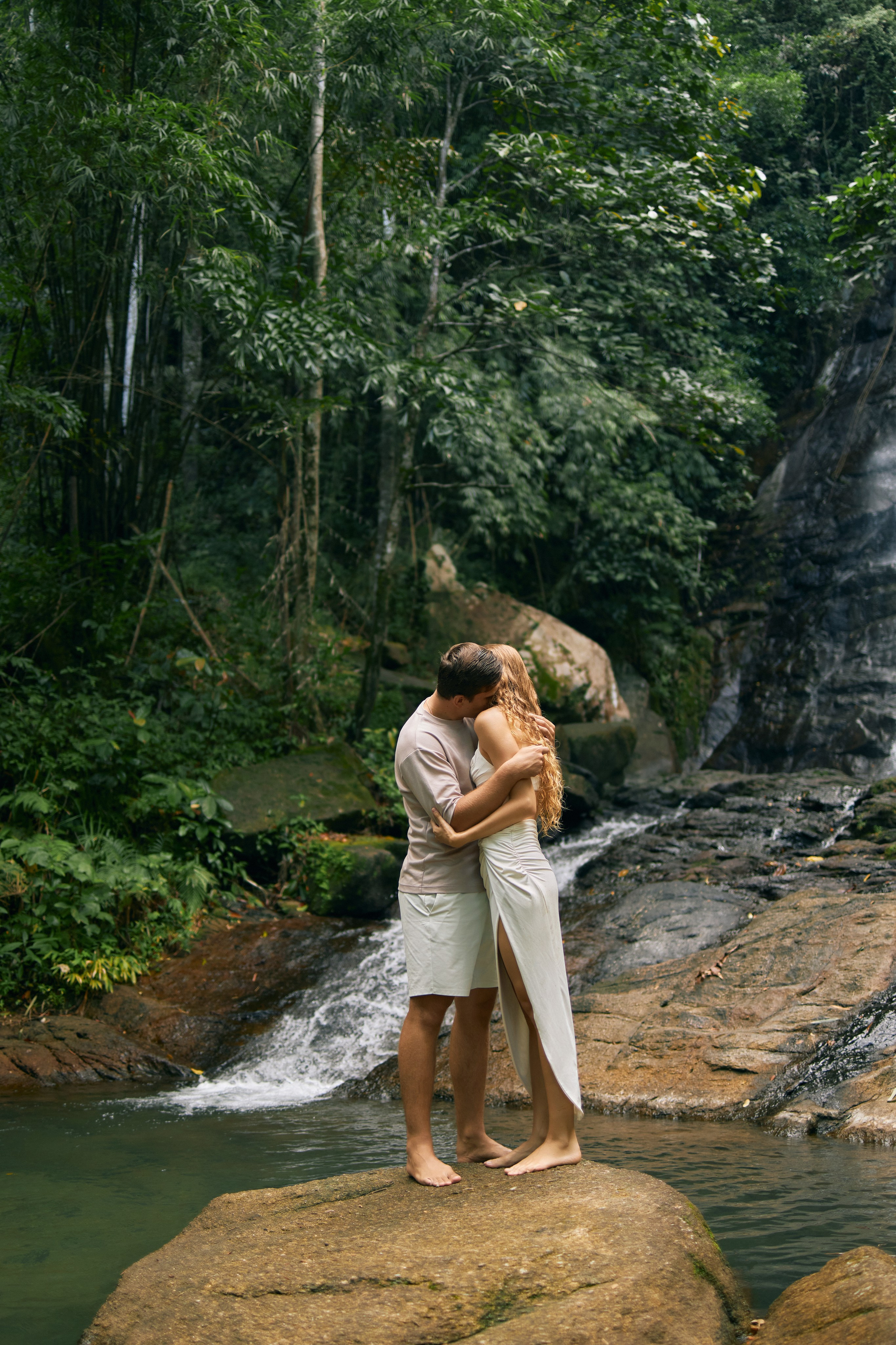водопад пара объятия