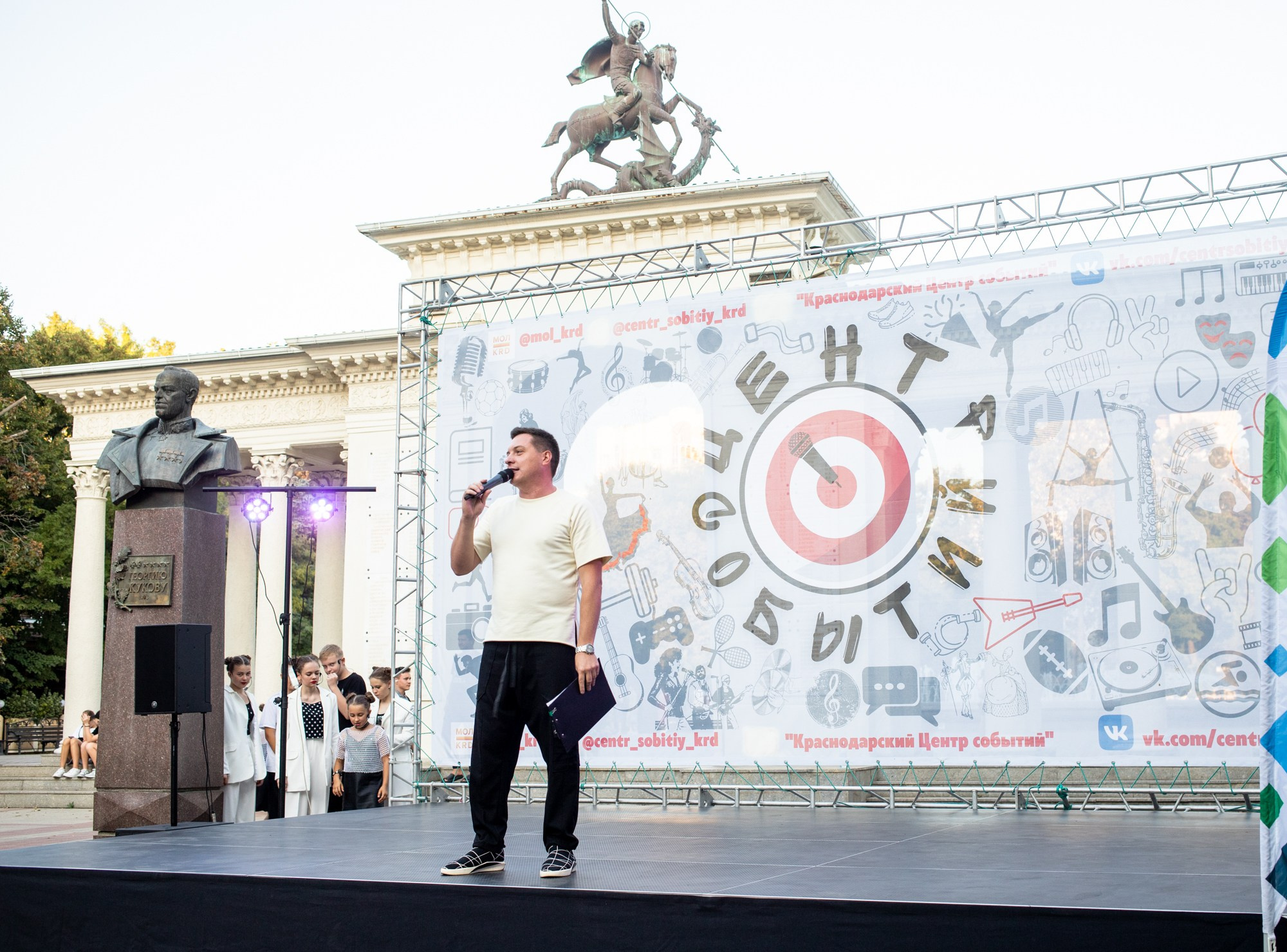 Закрытие летнего фестиваля «УФ». Репортажный, промышленный и маркетплейс-фотограф Дмитрий Чернат