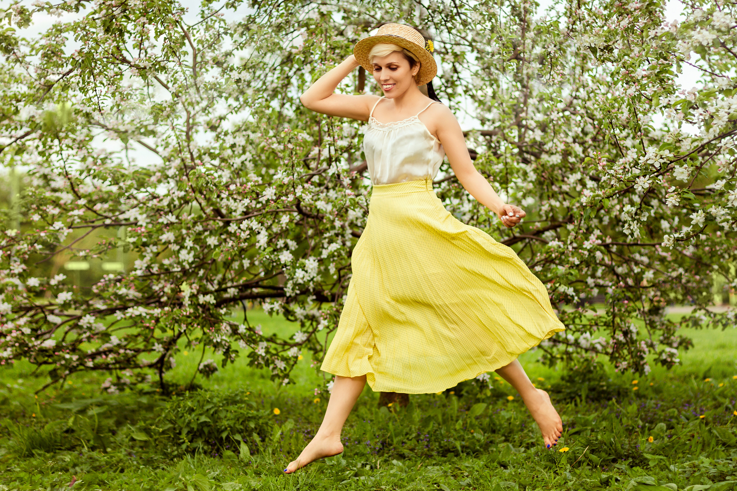 Ирина фотосьемка в парке цветение садов. Деловая и Бизнес съемка в  Москве Инесса Грушко