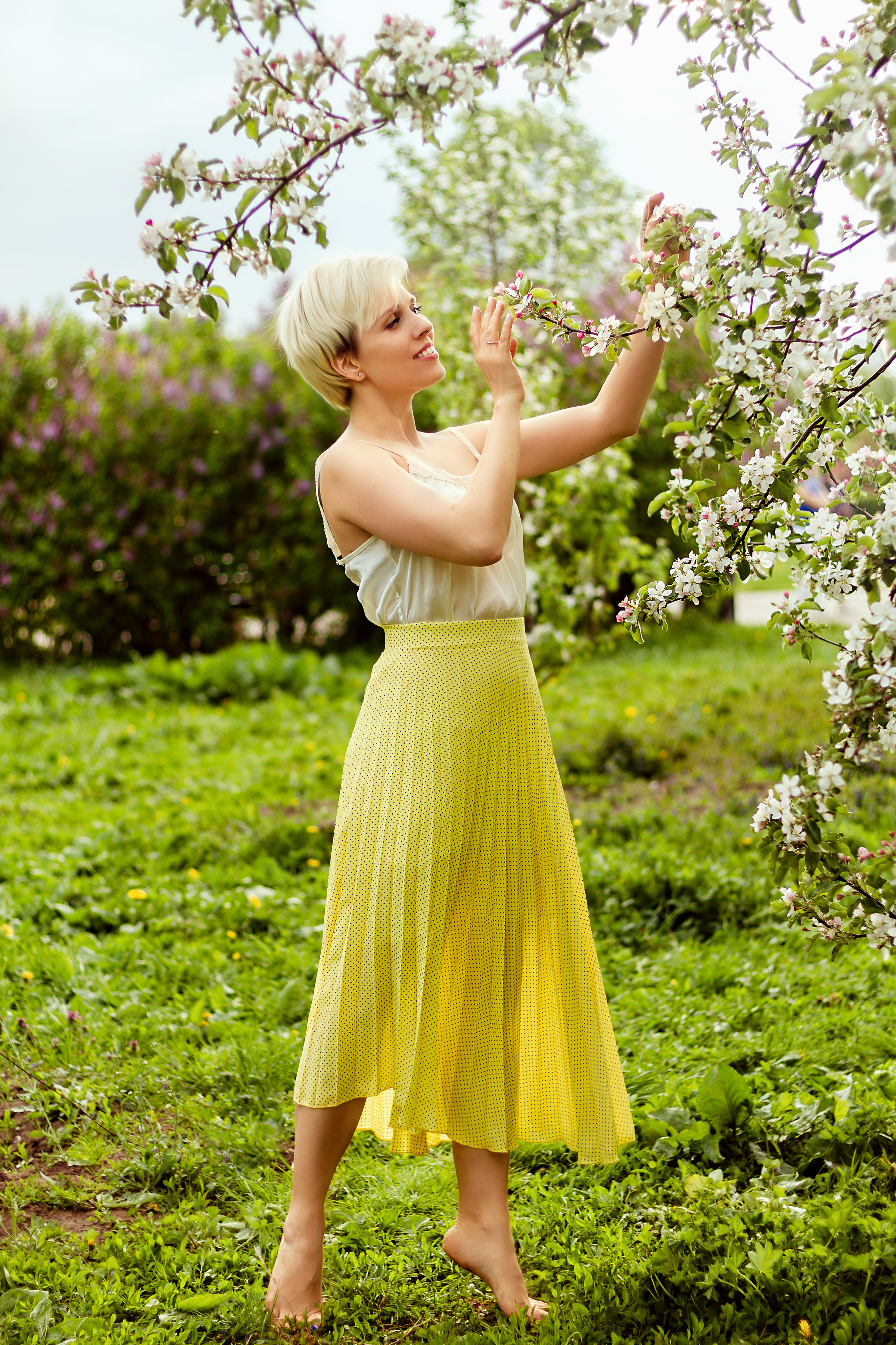 Ирина фотосьемка в парке цветение садов. Деловая и Бизнес съемка в  Москве Инесса Грушко