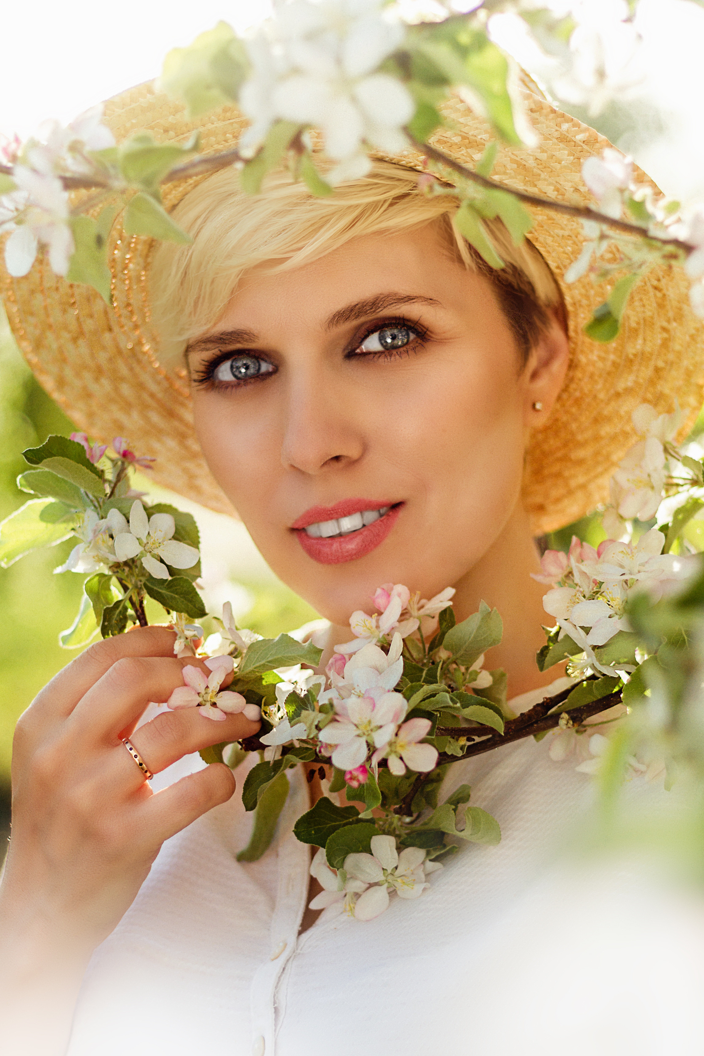 Ирина фотосьемка в парке цветение садов. Деловая и Бизнес съемка в  Москве Инесса Грушко