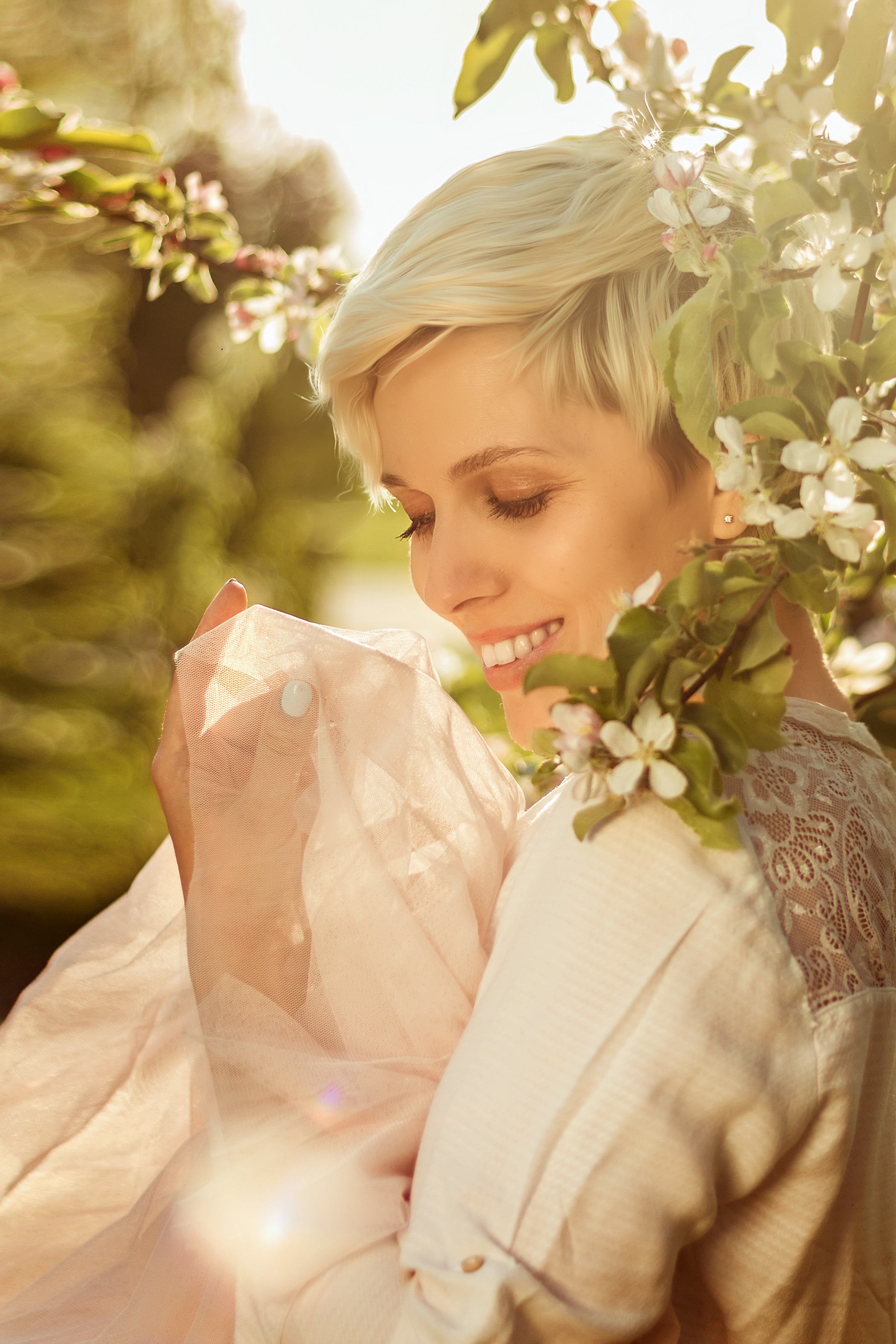 Ирина фотосьемка в парке цветение садов. Деловая и Бизнес съемка в  Москве Инесса Грушко