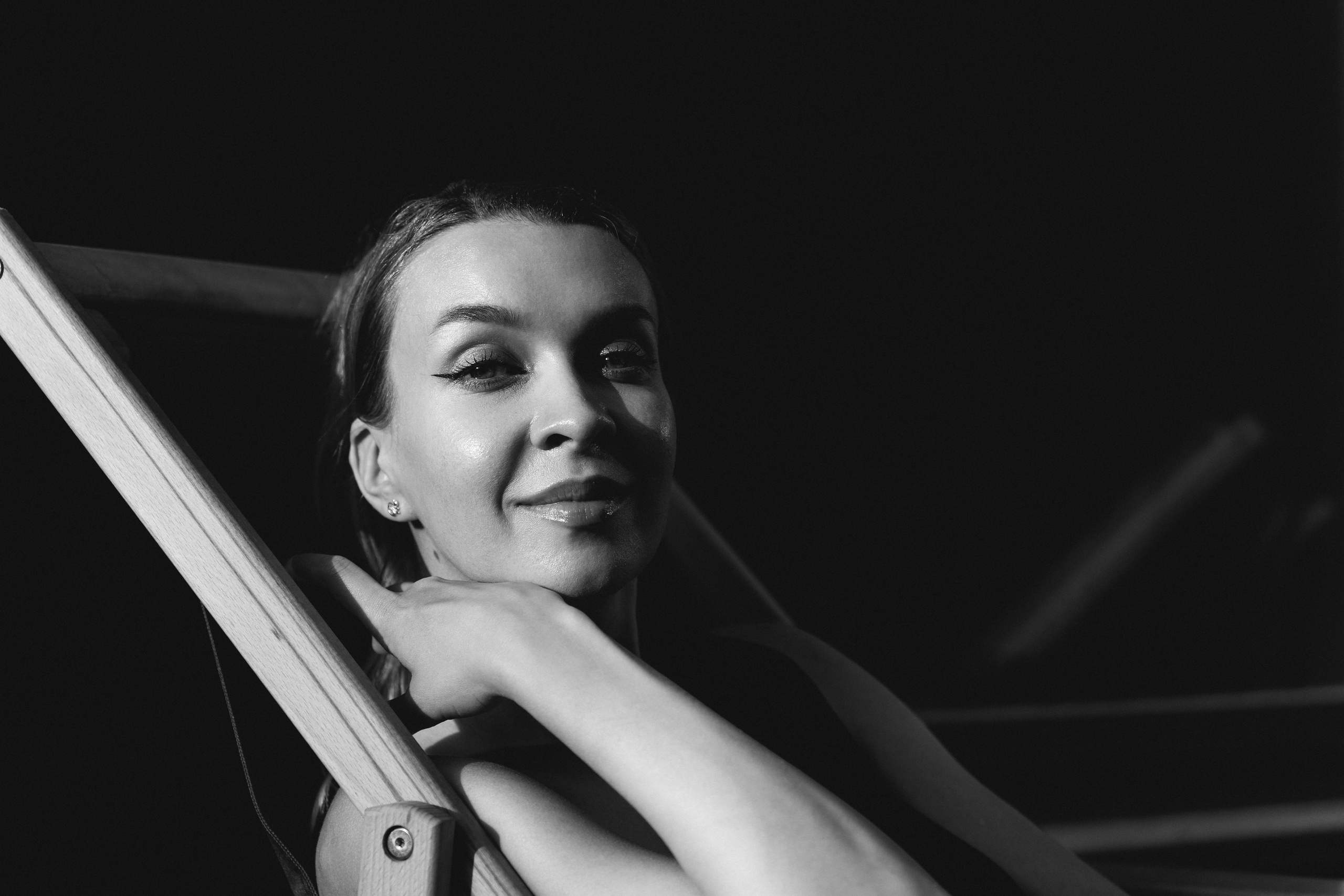 Стрит фотосессия для Анны в жилом комплексе Зил. Портретный фотограф в Москве Фарид Леонов