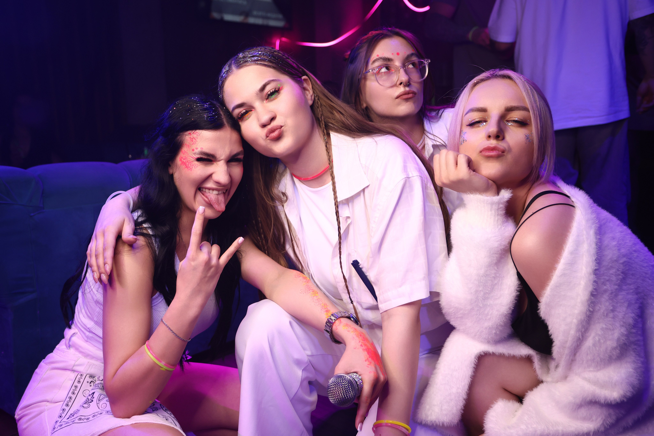 Neon Party 01.08.25. Мята Спортивная — Кальянная, караоке, бар в Минске