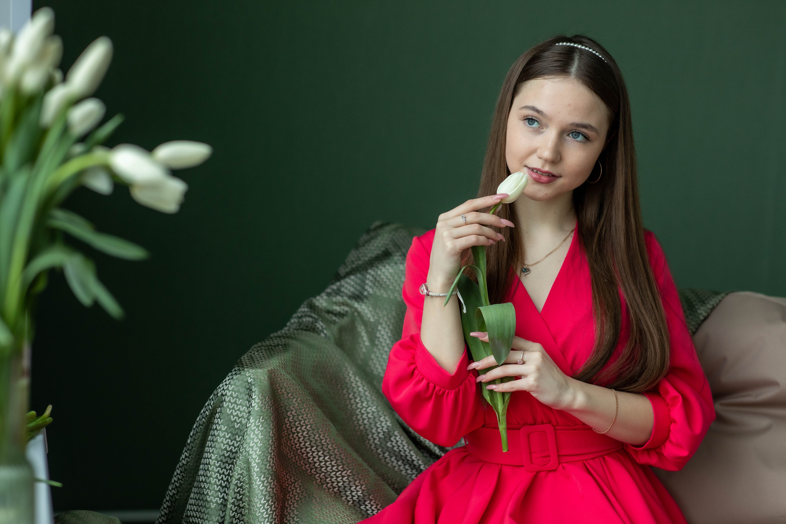 Девушка и цветы