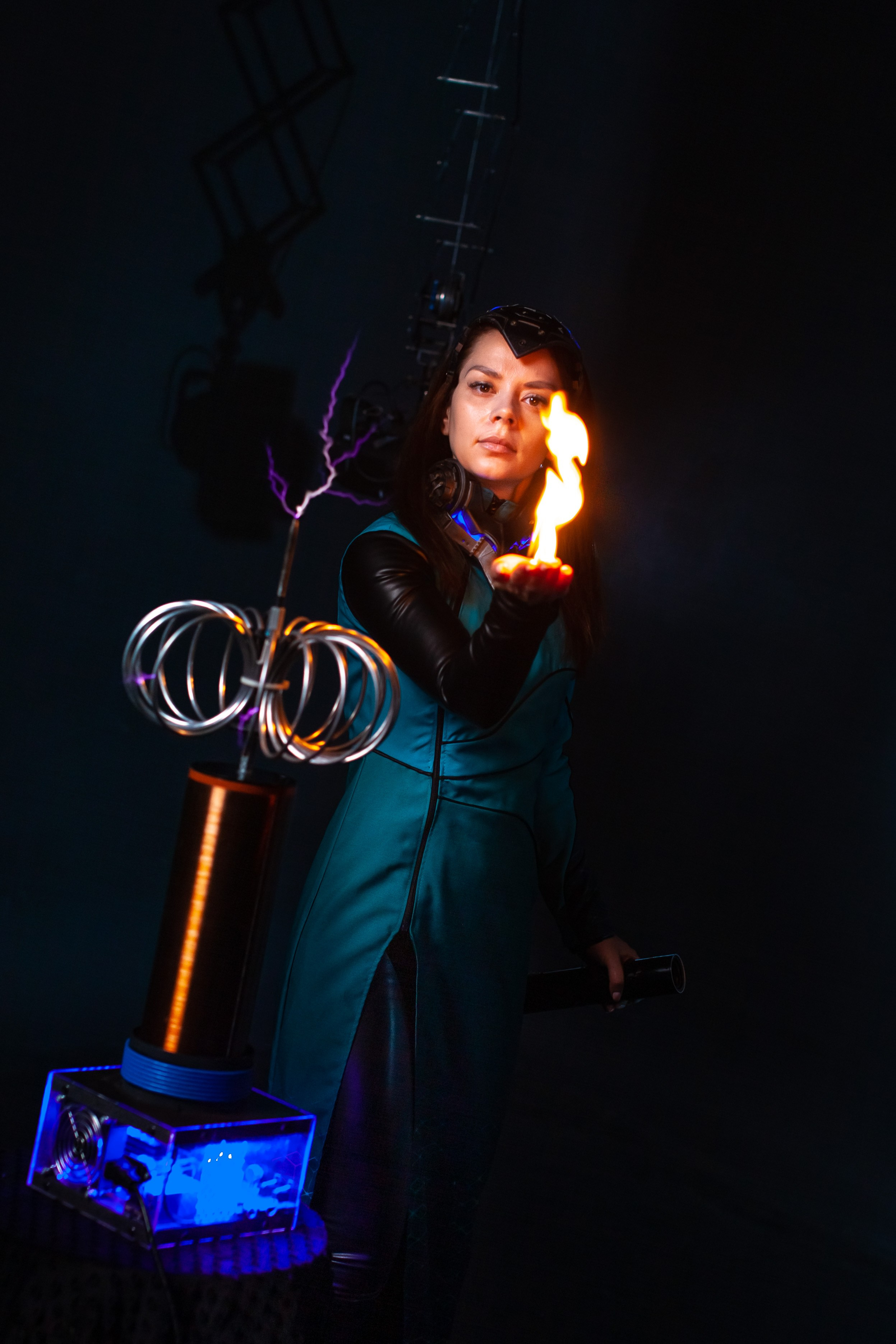 Анонс программы Тесла-Шоу. Двойняшки-фотографы Анна и Анастасия в Санкт-Петербурге