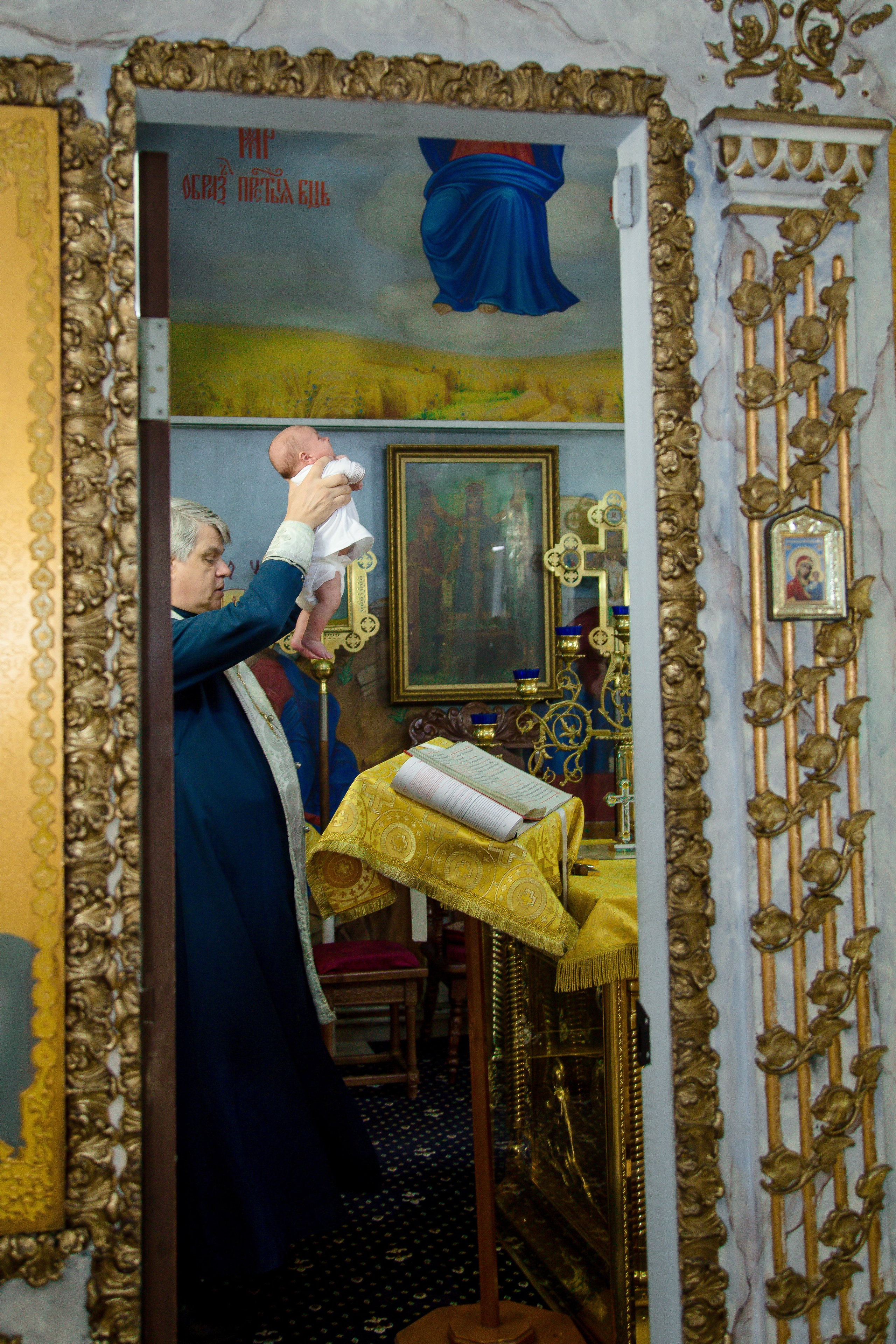 Крещение. Фотограф Краснодара, фотограф в парке Галецкого.репортажный фотограф. детский фотограф, свадебный фотограф. профессиональный фотограф