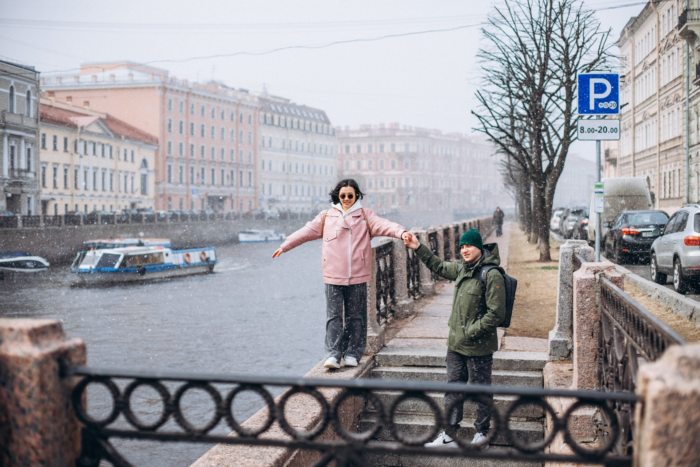 Максим и Катерина в мае. Фотопрогулка в Петербурге. Индивидуальный и семейный фотограф в Санкт-Петербурге
