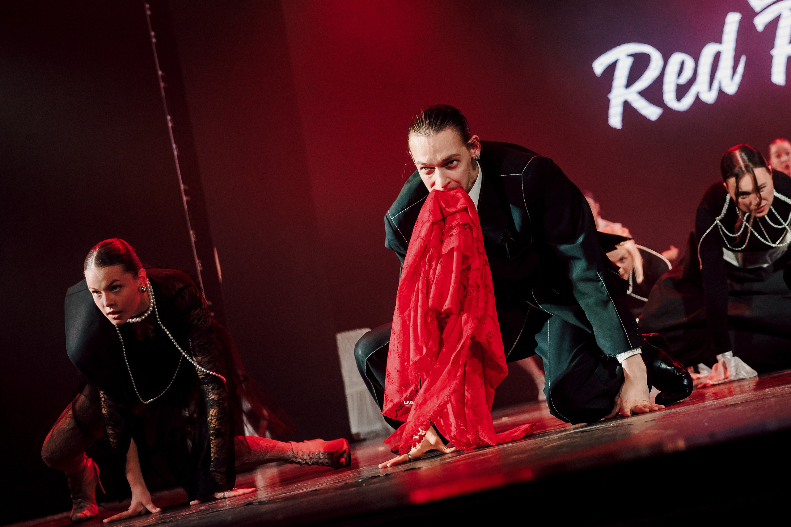 Отчётный концерт танцевальной школы «Red Rabbits» 2025. Лёшка Варзегов — фотограф