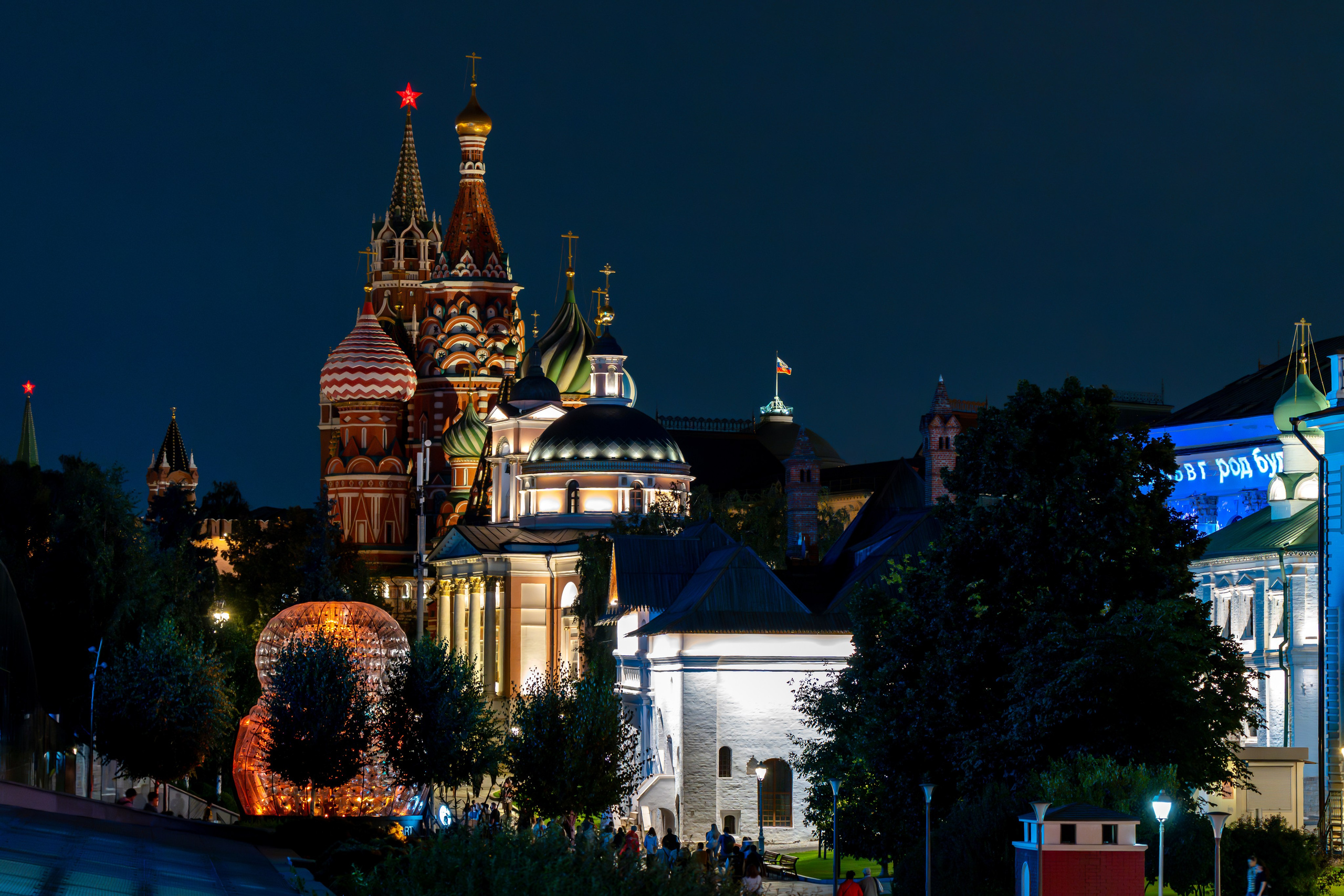 Ночное Зарядье и Кремль