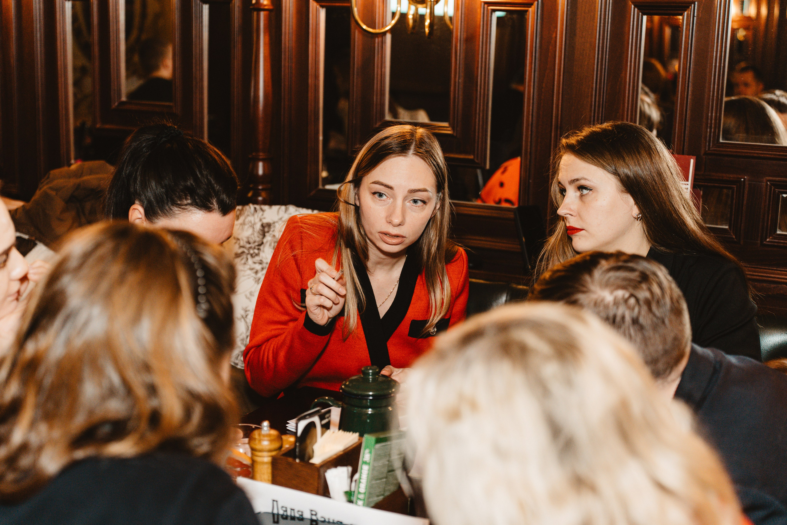 Intellectual games. Я занимаюсь событийной, свадебной, товарной, студийной… фотографией