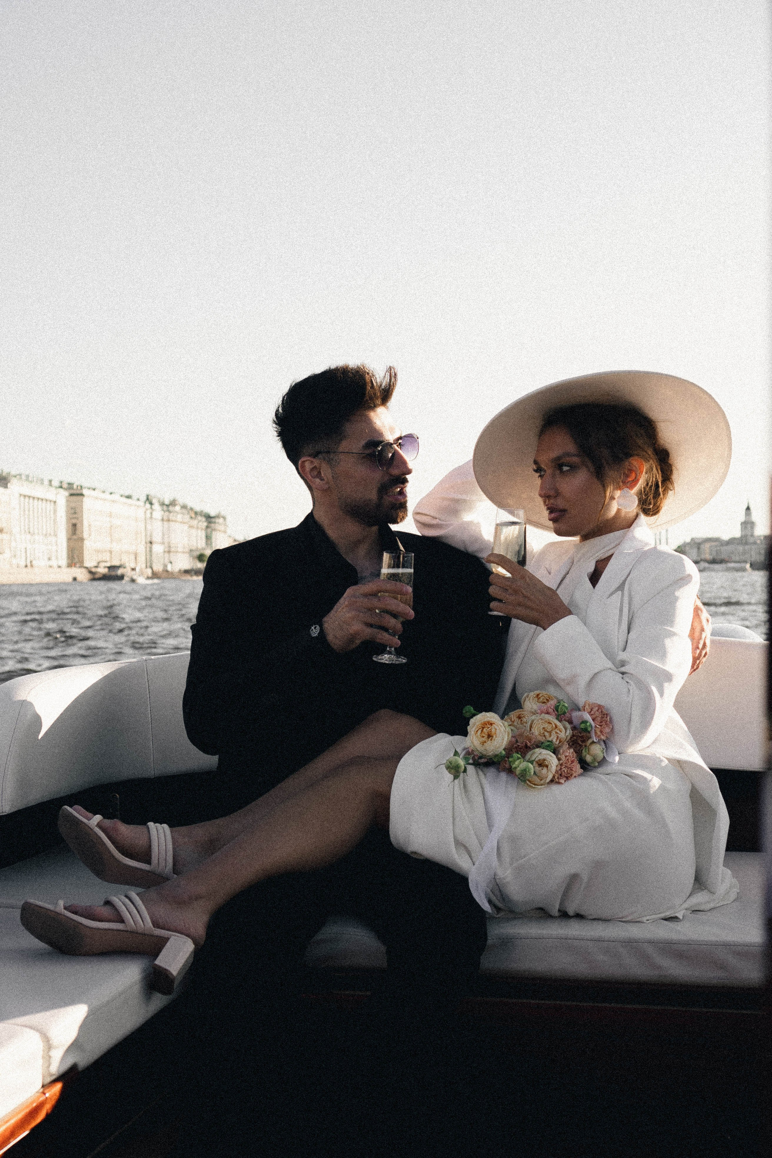 СВАДЕНБНАЯ СЬЕМКА НА КАТЕРЕ ПО КАНАЛАМ САНКТ-ПЕТЕРБУРГА И В АКВАТОРИИ НЕВЫ. Профессиональный фотограф, Санкт-Петербург — Виктория Богомолова