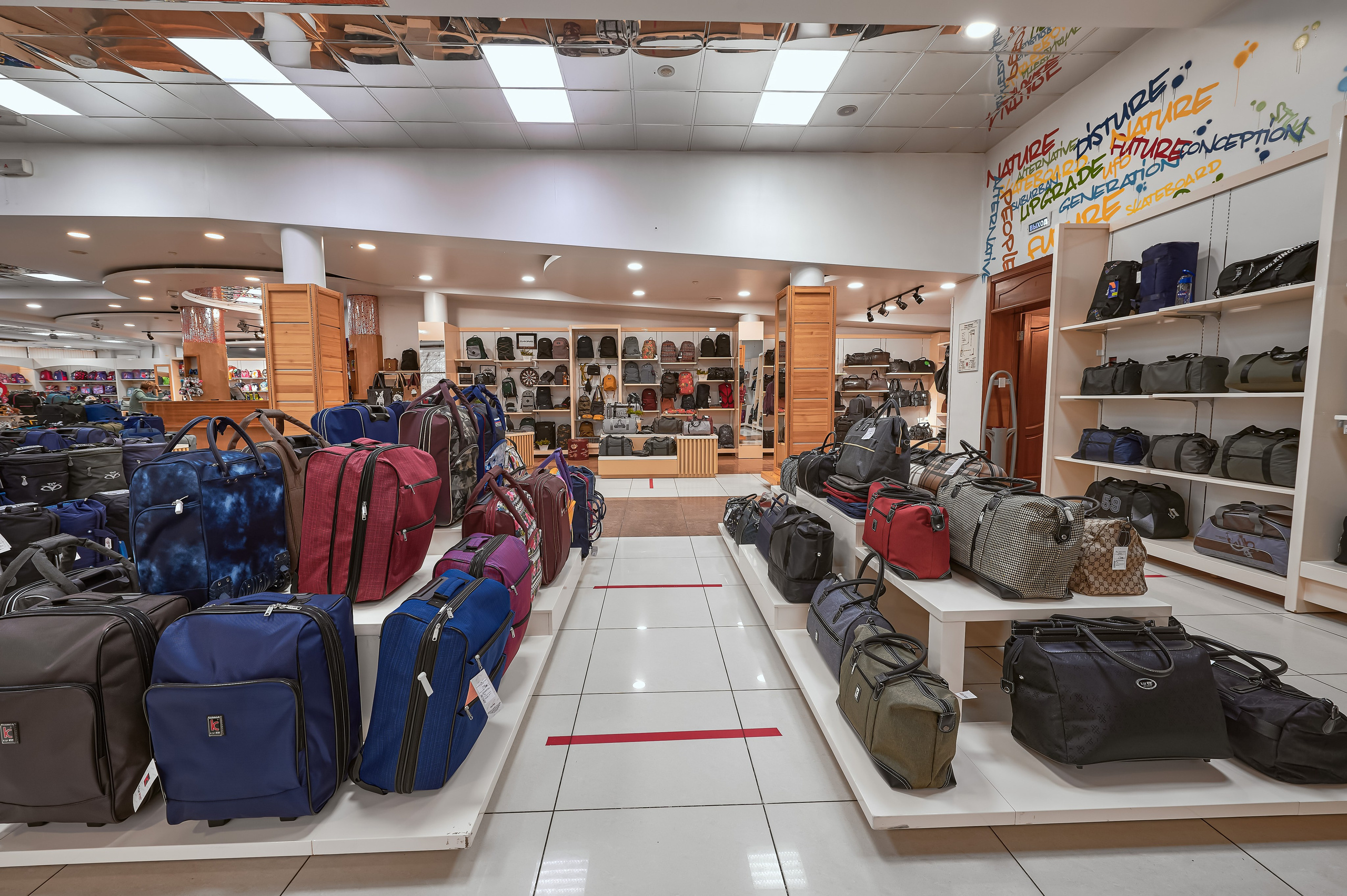 Портфолио по интерьерной и экстерьерной фотосъёмки: Мир Сумок — Правый берег. Фотограф Яковлев Роман — Красноярск