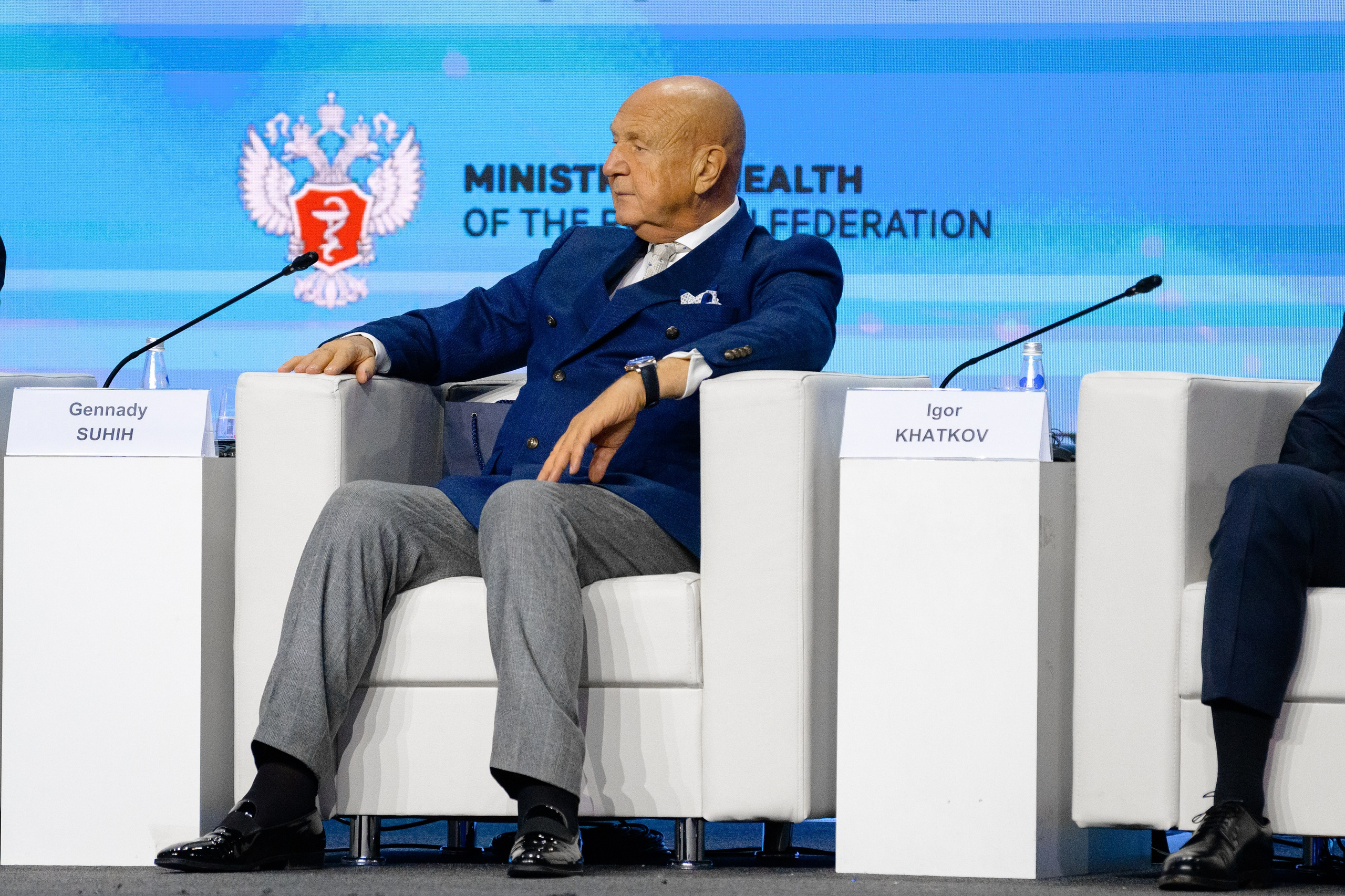 Выставки: Фотография с выставки, на которой посетители изучают представленные экспонаты. Скворцова Вероника. Татьяна Голикова. Михаил Мурашко. Единая Россия. Дума. Министр Здравоохранения. ФМБА. Правительство России. Фотография с форума, на которой участники активно участвуют в дискуссии.