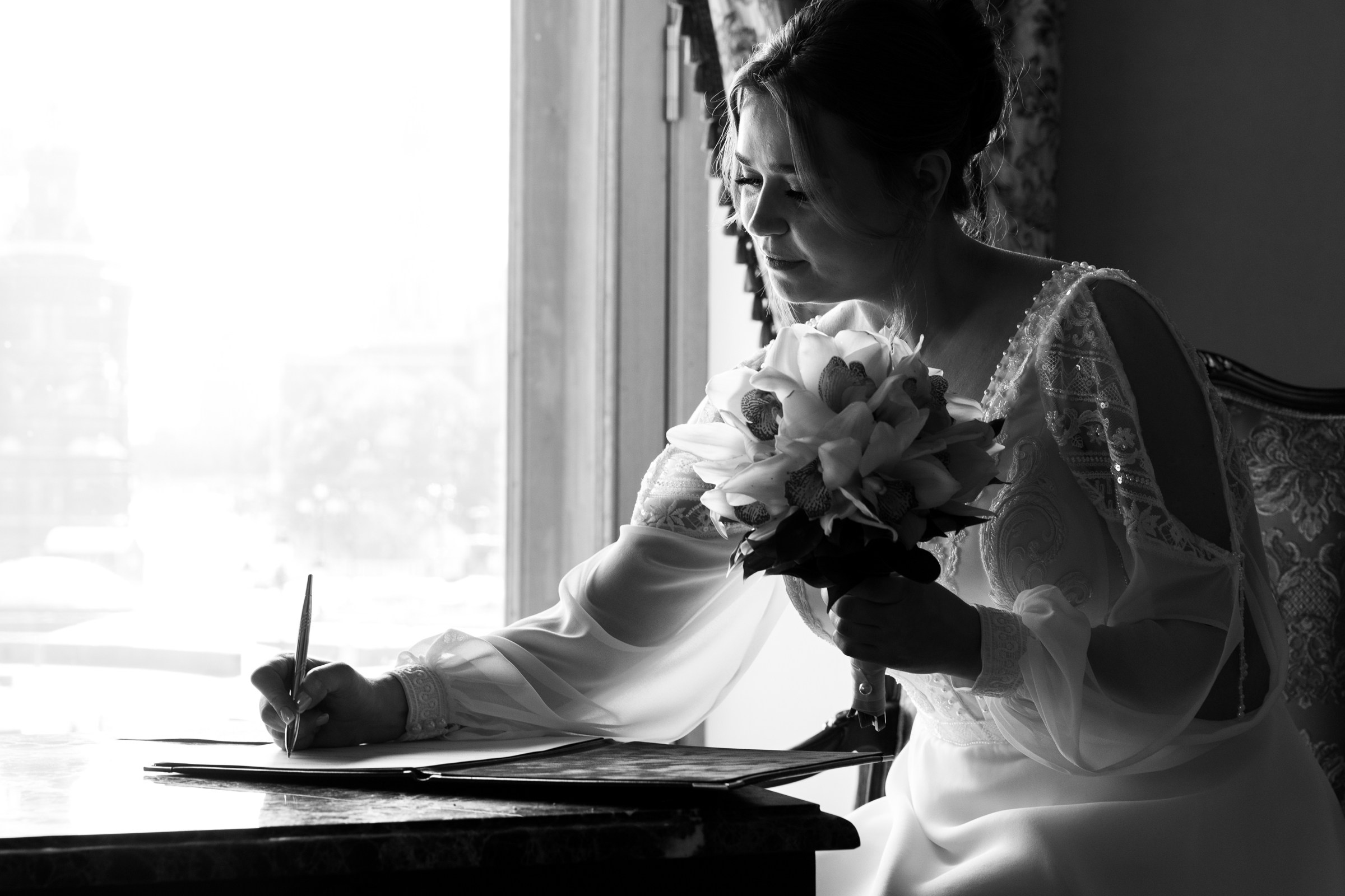 Роспись в Национале. Свадебная фотосессия в отеле Националь. Свадебный фотограф в Москве Элина Ларченкова. Фото, которые цепляют