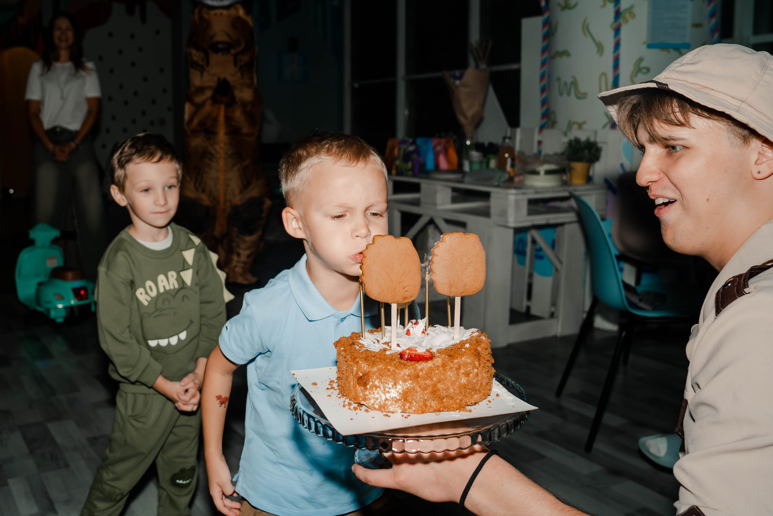 Грозный Тирекс. Крамер Юлиана детский и семейный фотограф