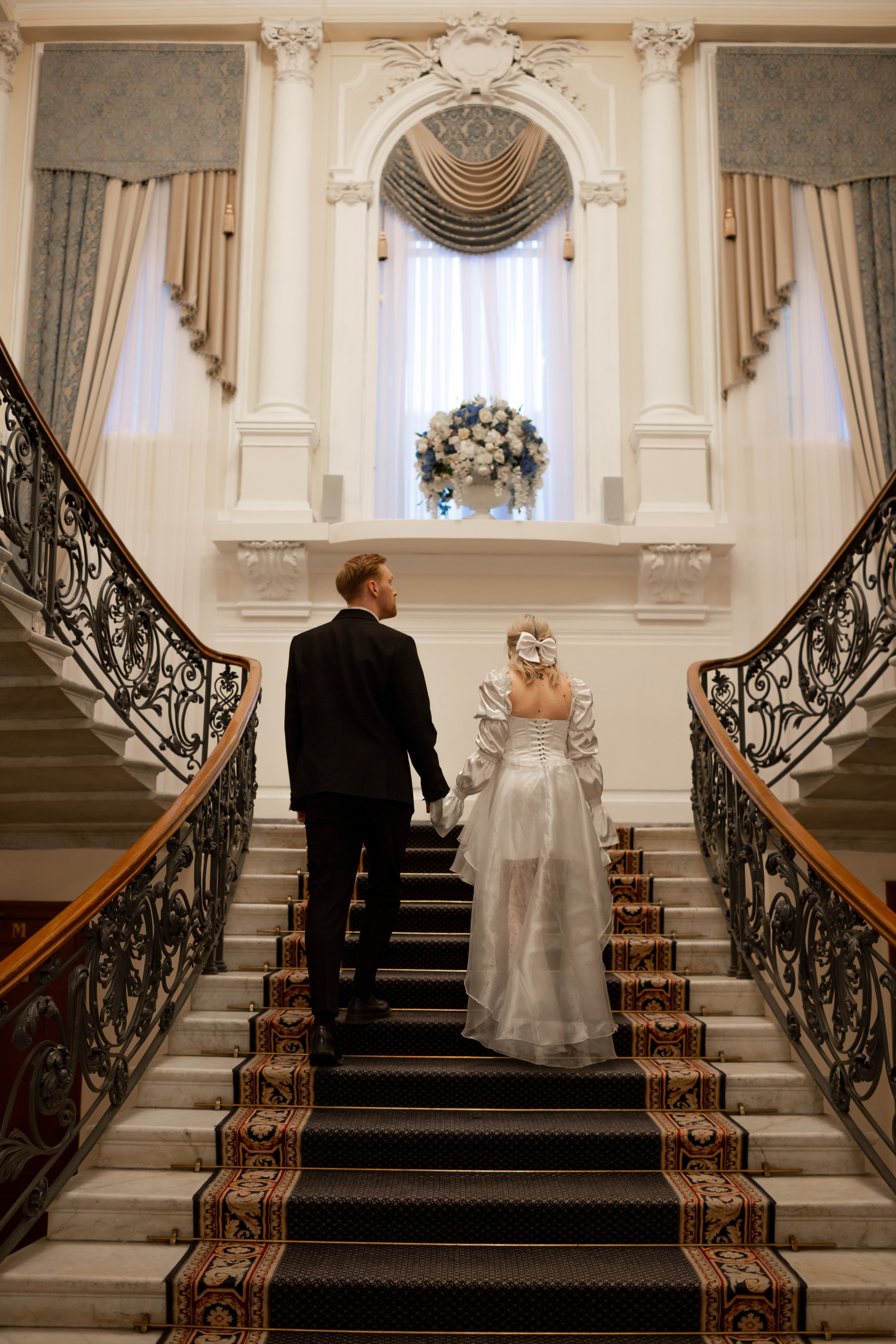 Свадебная фотопрогулка по улицам Петербурга. Свадебный фотограф Кирилл Белый