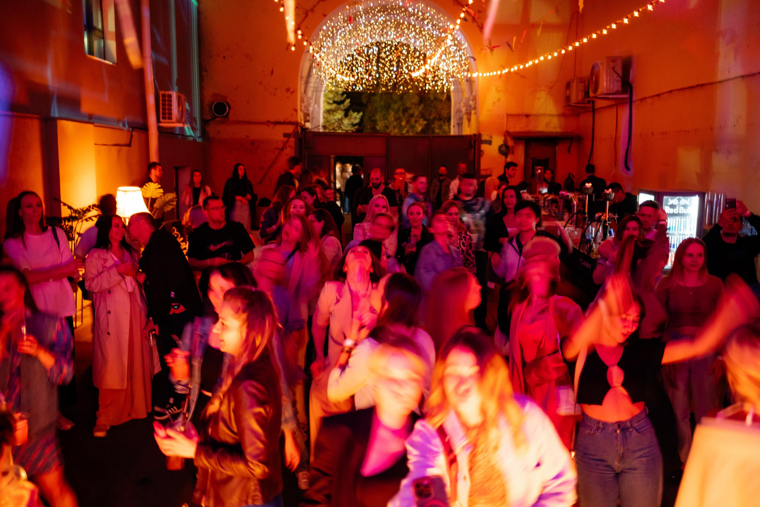 C O M M U N I T Y [ONE YEAR]. СВОИ. ФОТООТЧЕТЫ-СОБЫТИЯ-МЕСТА