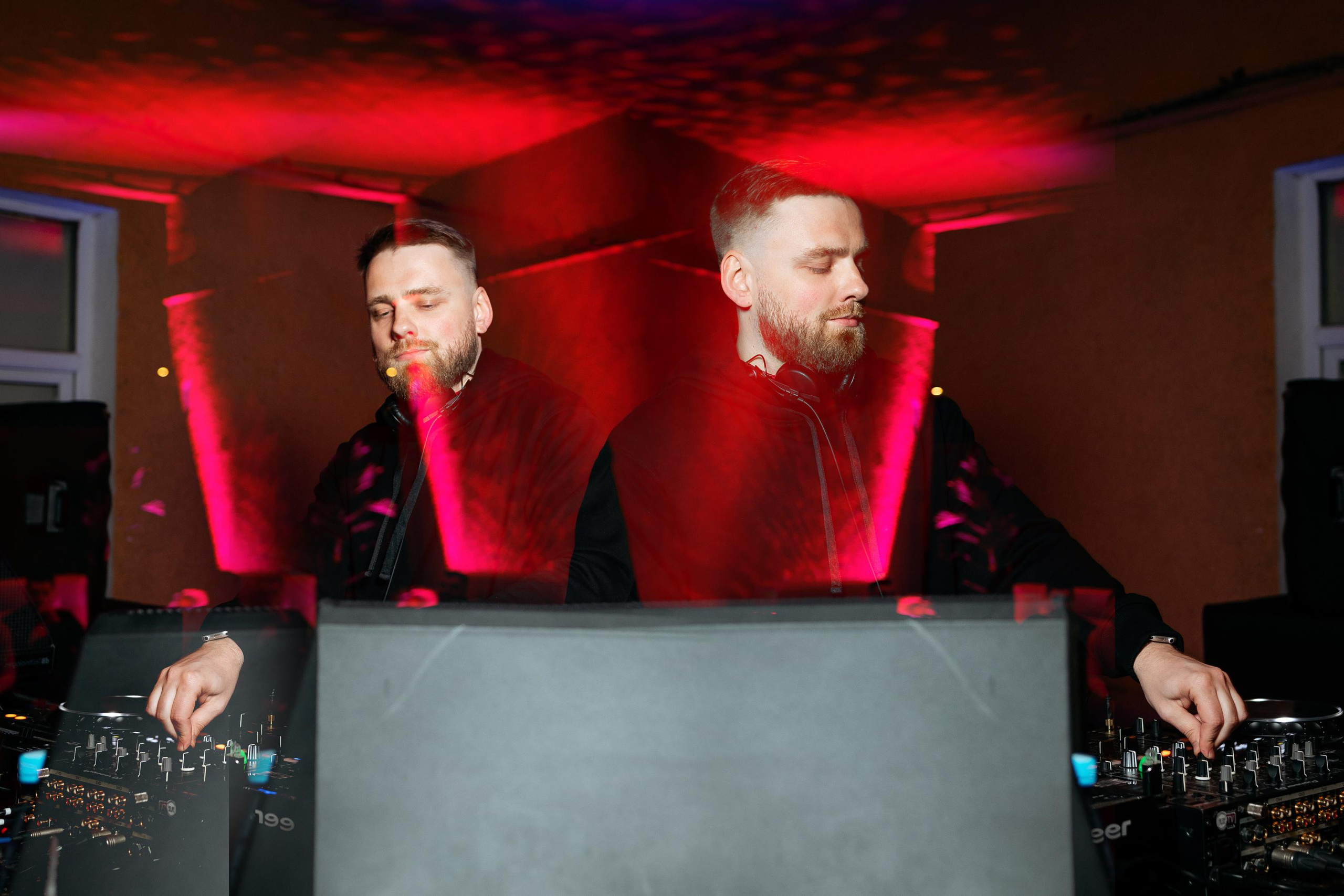 C O M M U N I T Y [ONE YEAR]. СВОИ. ФОТООТЧЕТЫ-СОБЫТИЯ-МЕСТА