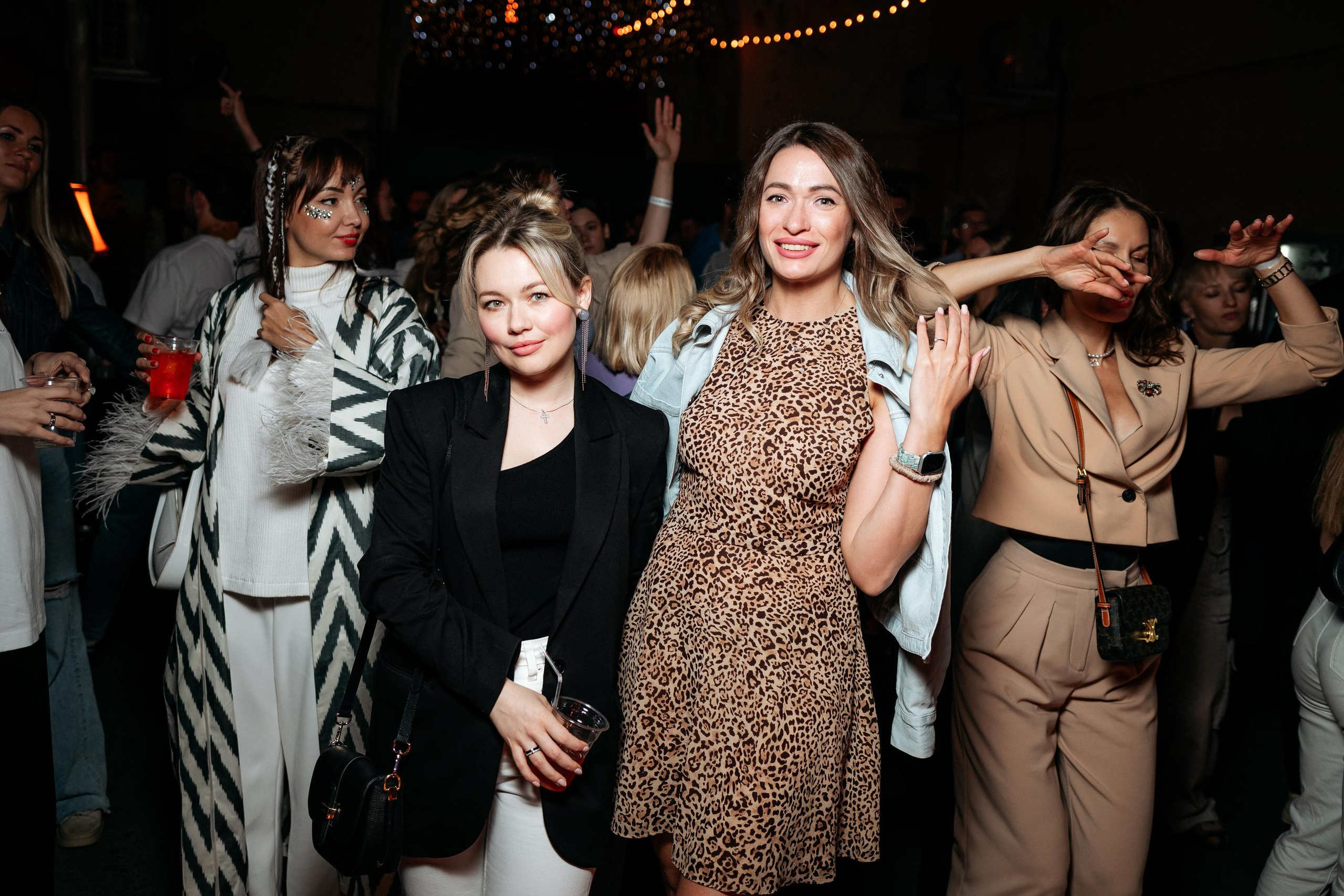 C O M M U N I T Y [ONE YEAR]. СВОИ. ФОТООТЧЕТЫ-СОБЫТИЯ-МЕСТА