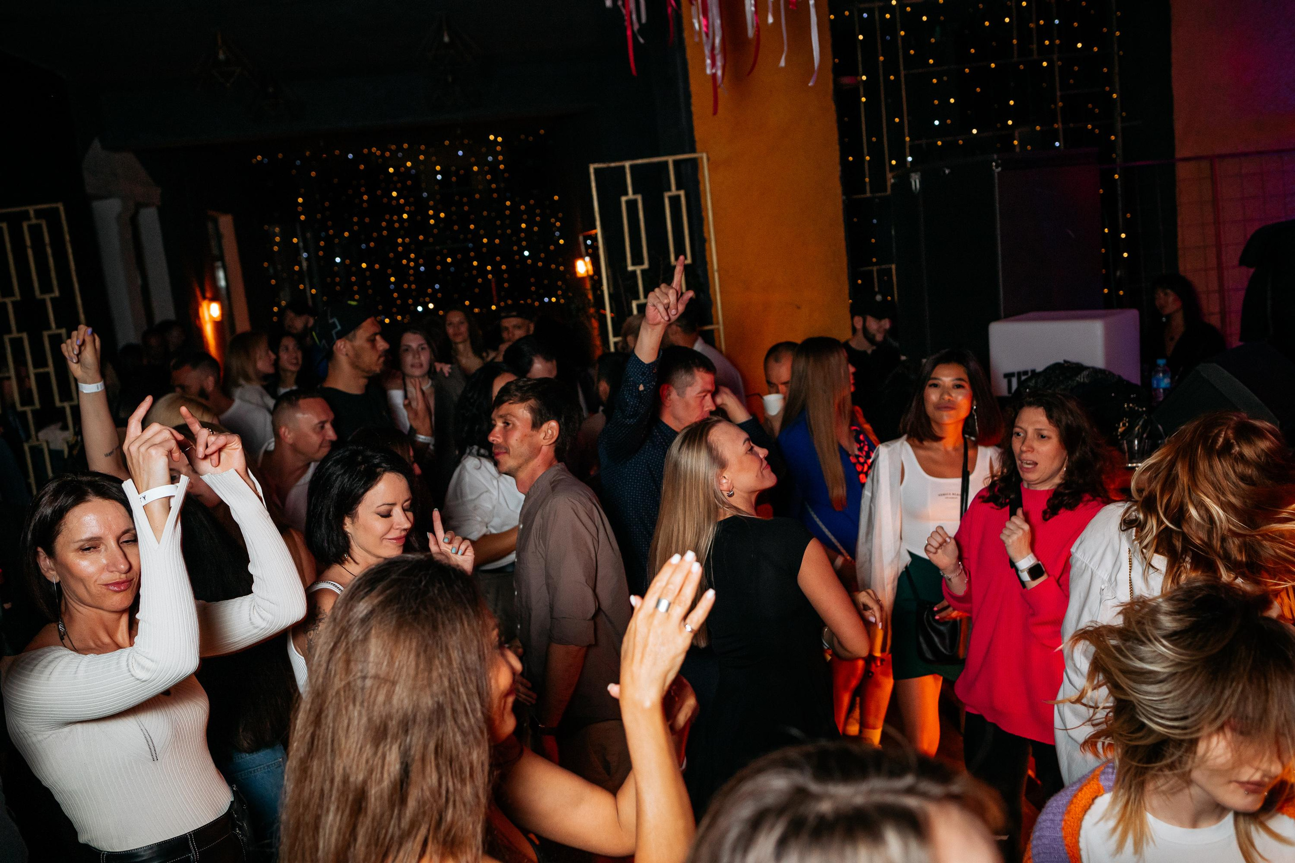 C O M M U N I T Y [ONE YEAR]. СВОИ. ФОТООТЧЕТЫ-СОБЫТИЯ-МЕСТА