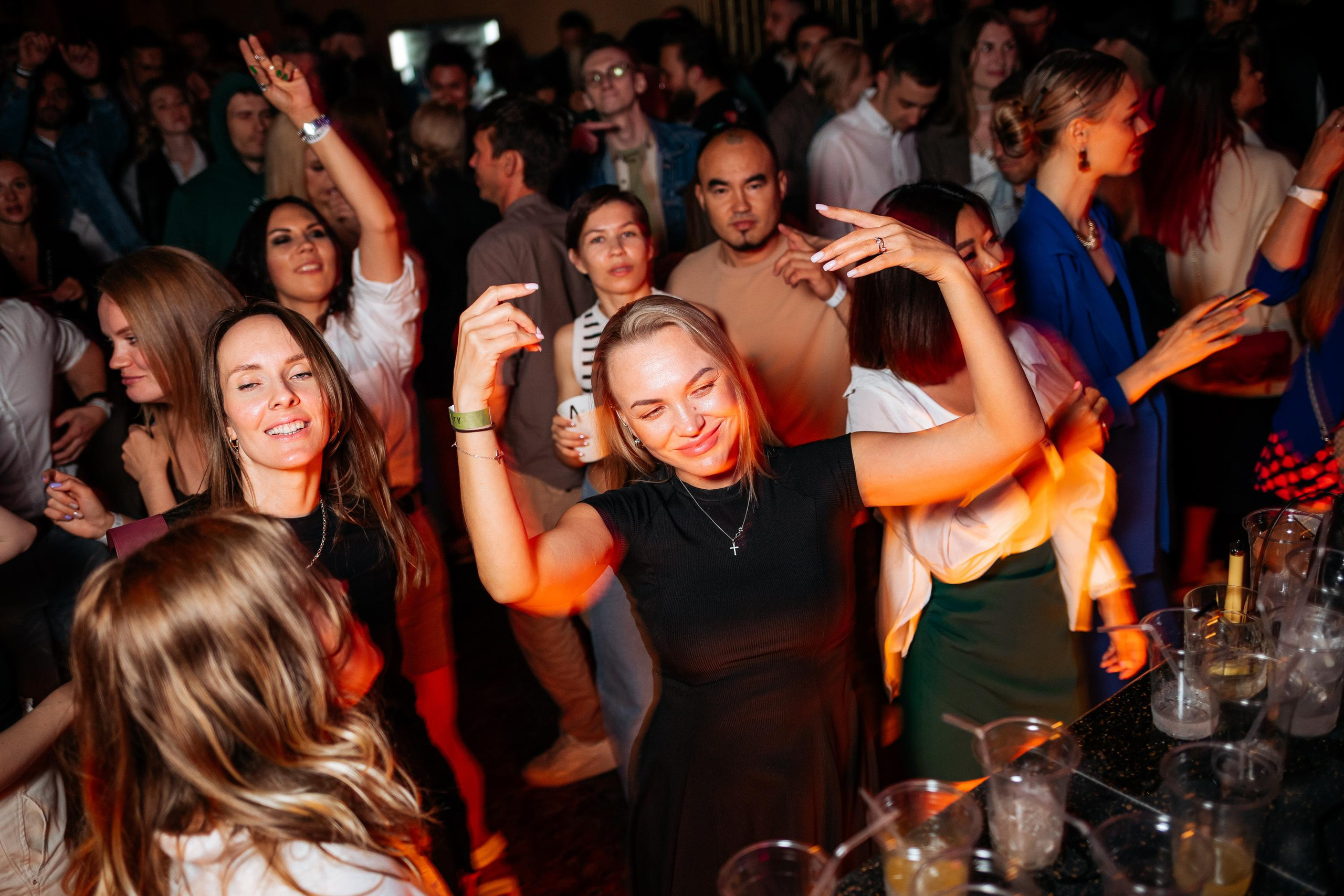 C O M M U N I T Y [ONE YEAR]. СВОИ. ФОТООТЧЕТЫ-СОБЫТИЯ-МЕСТА