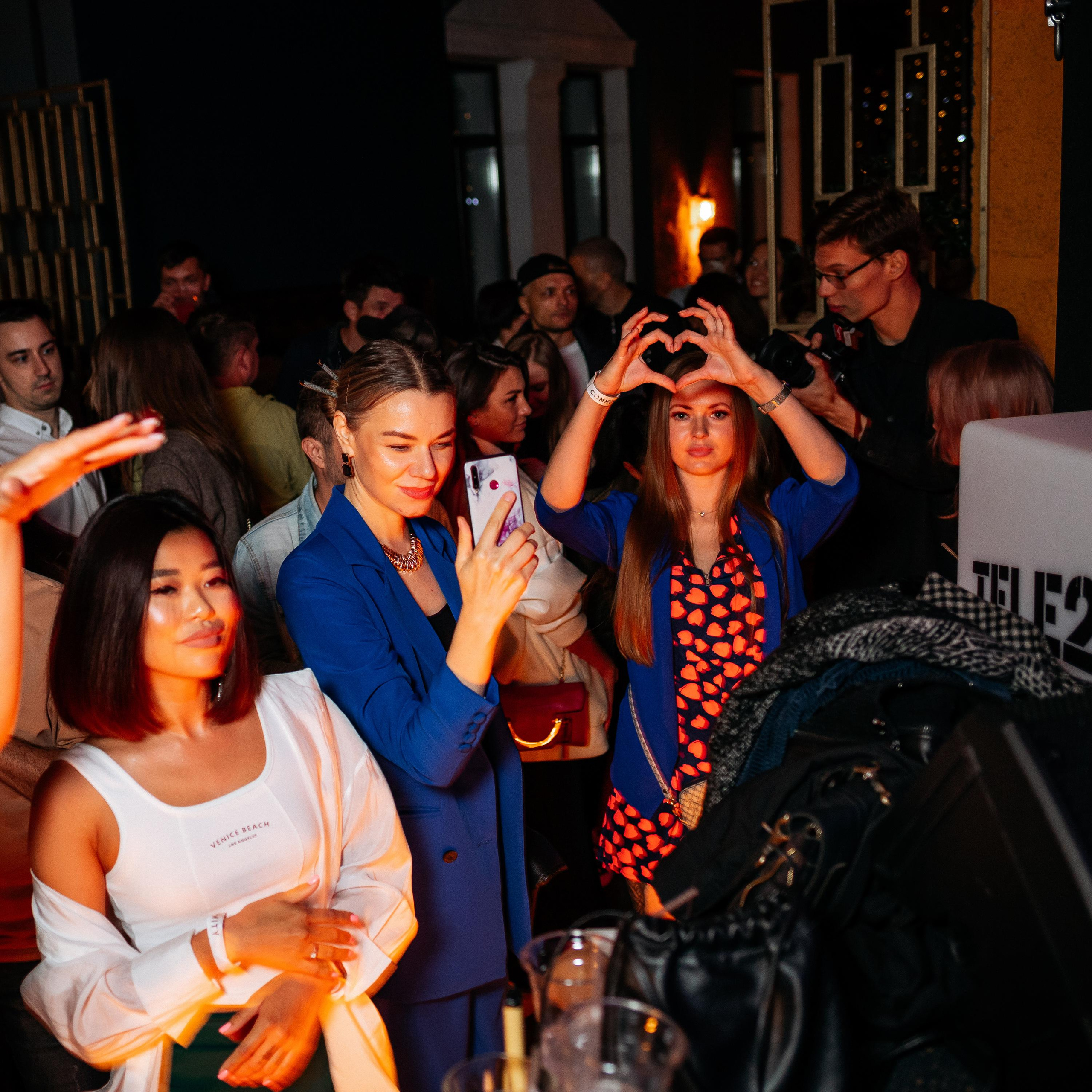 C O M M U N I T Y [ONE YEAR]. СВОИ. ФОТООТЧЕТЫ-СОБЫТИЯ-МЕСТА