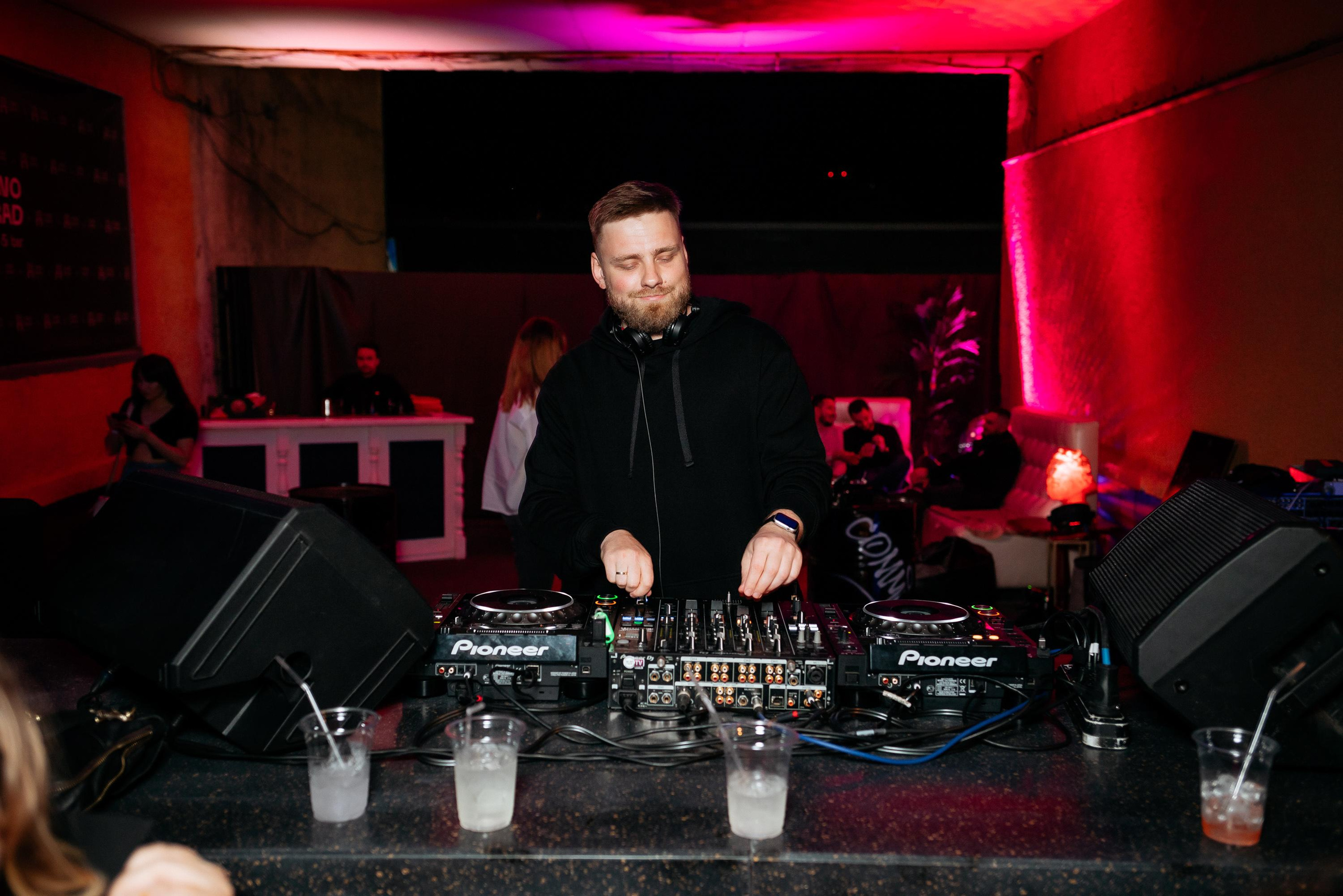 C O M M U N I T Y [ONE YEAR]. СВОИ. ФОТООТЧЕТЫ-СОБЫТИЯ-МЕСТА