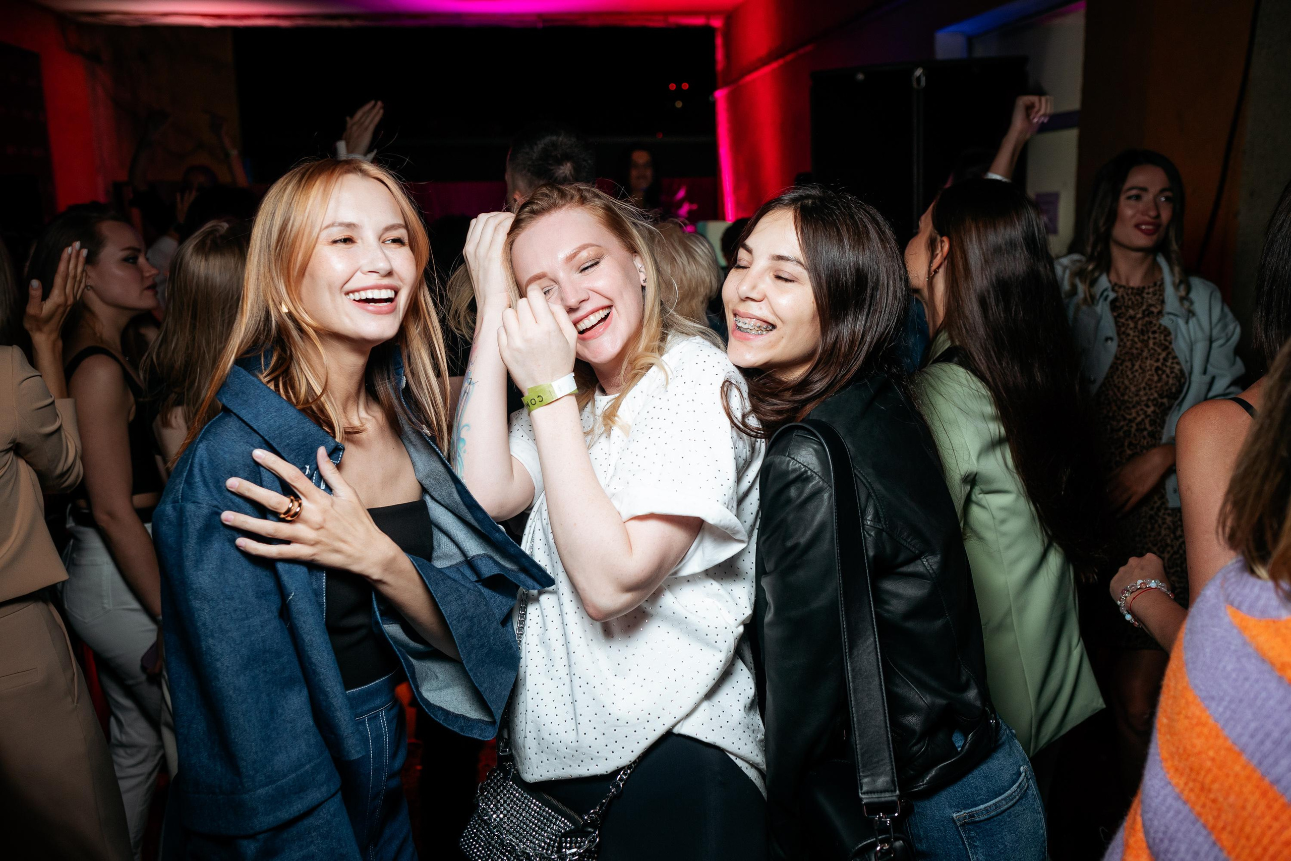 C O M M U N I T Y [ONE YEAR]. СВОИ. ФОТООТЧЕТЫ-СОБЫТИЯ-МЕСТА