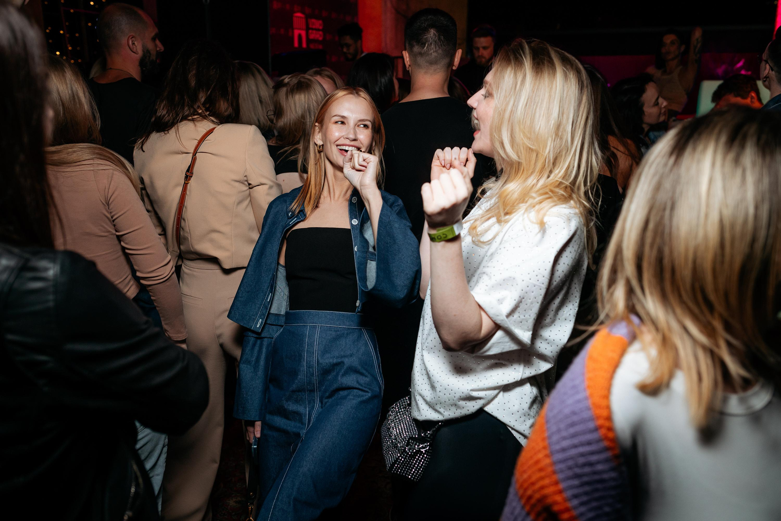 C O M M U N I T Y [ONE YEAR]. СВОИ. ФОТООТЧЕТЫ-СОБЫТИЯ-МЕСТА