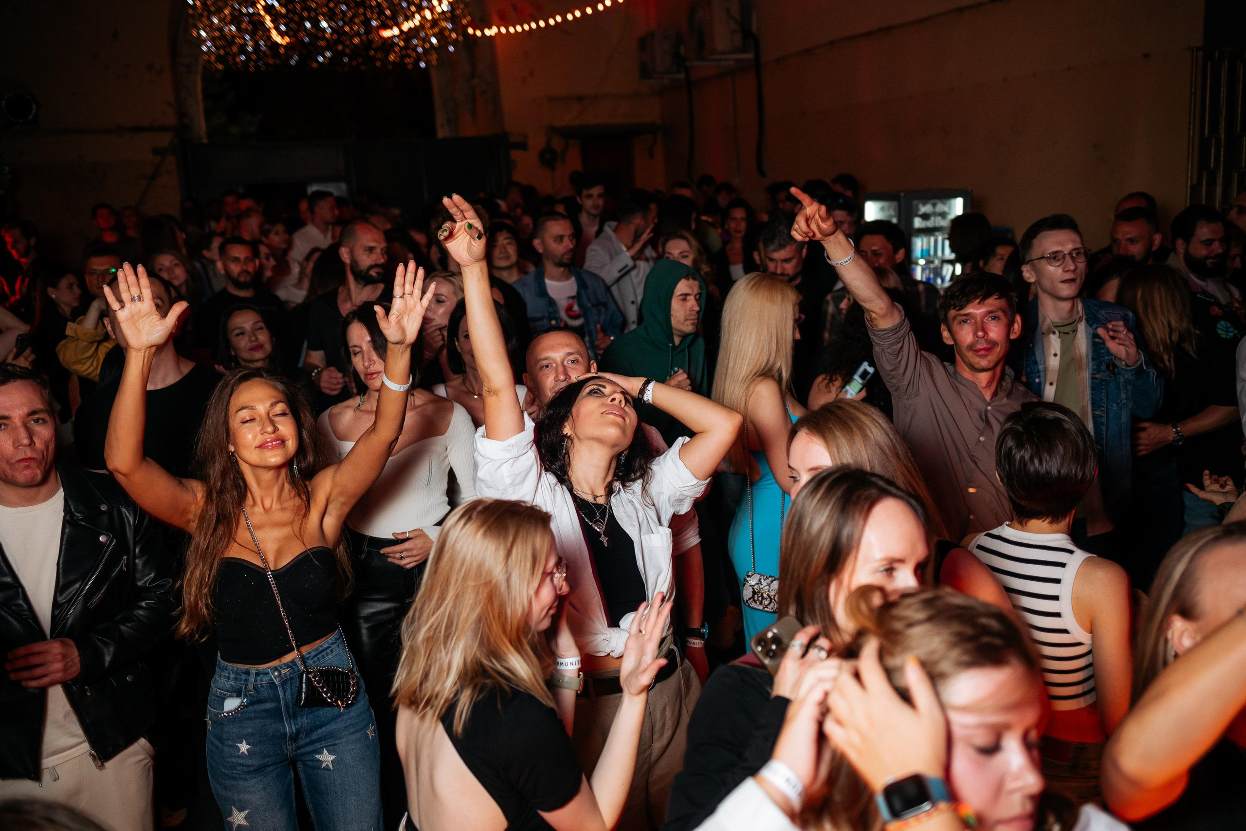 C O M M U N I T Y [ONE YEAR]. СВОИ. ФОТООТЧЕТЫ-СОБЫТИЯ-МЕСТА