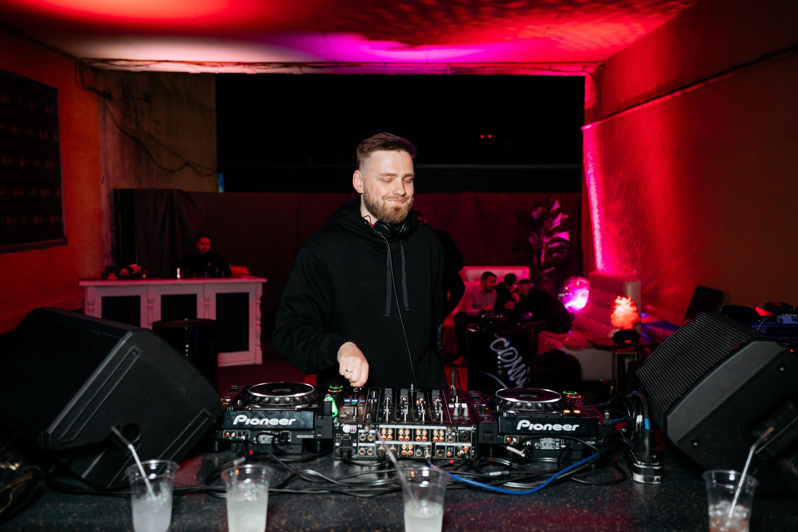 C O M M U N I T Y [ONE YEAR]. СВОИ. ФОТООТЧЕТЫ-СОБЫТИЯ-МЕСТА