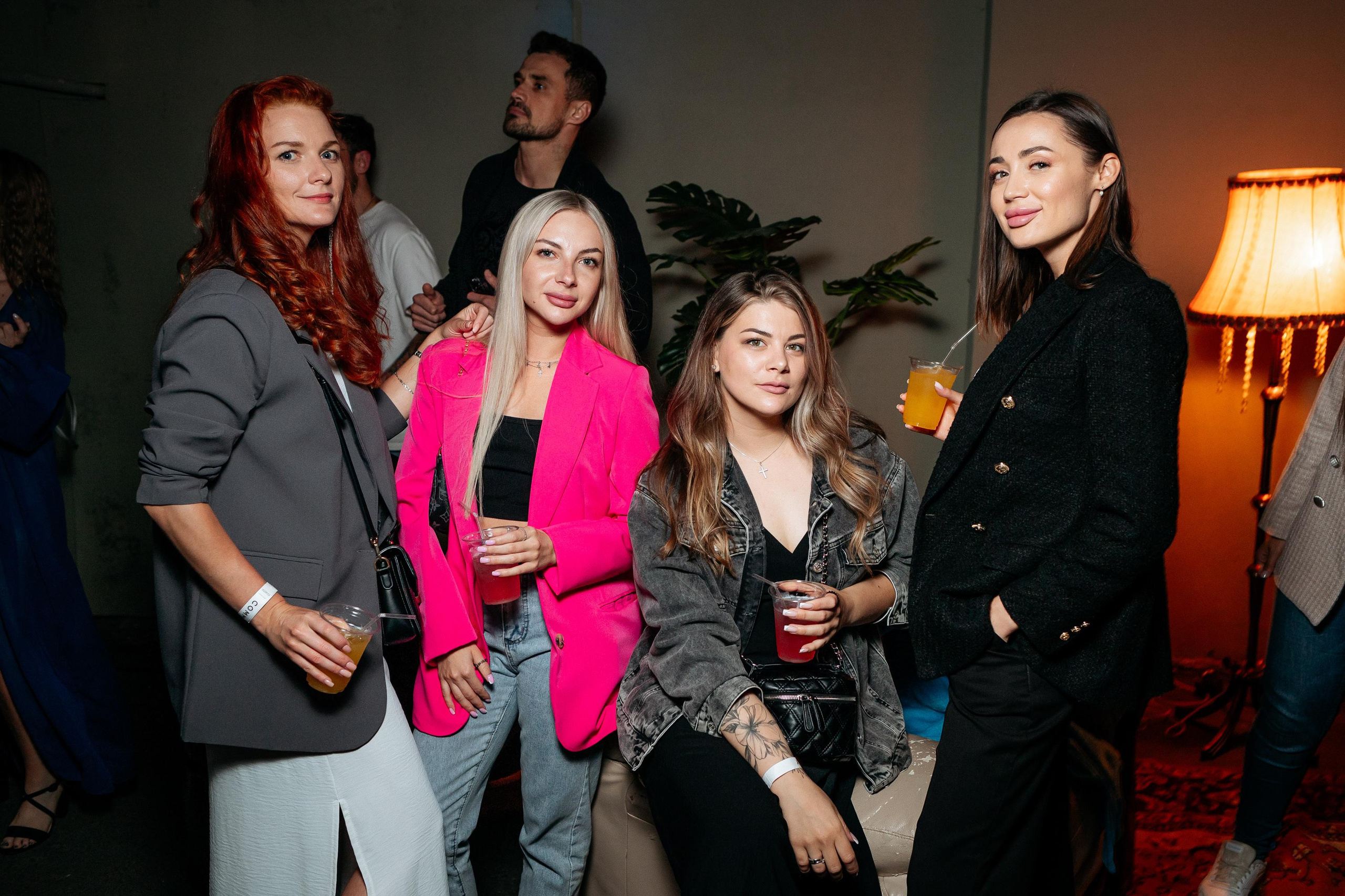 C O M M U N I T Y [ONE YEAR]. СВОИ. ФОТООТЧЕТЫ-СОБЫТИЯ-МЕСТА