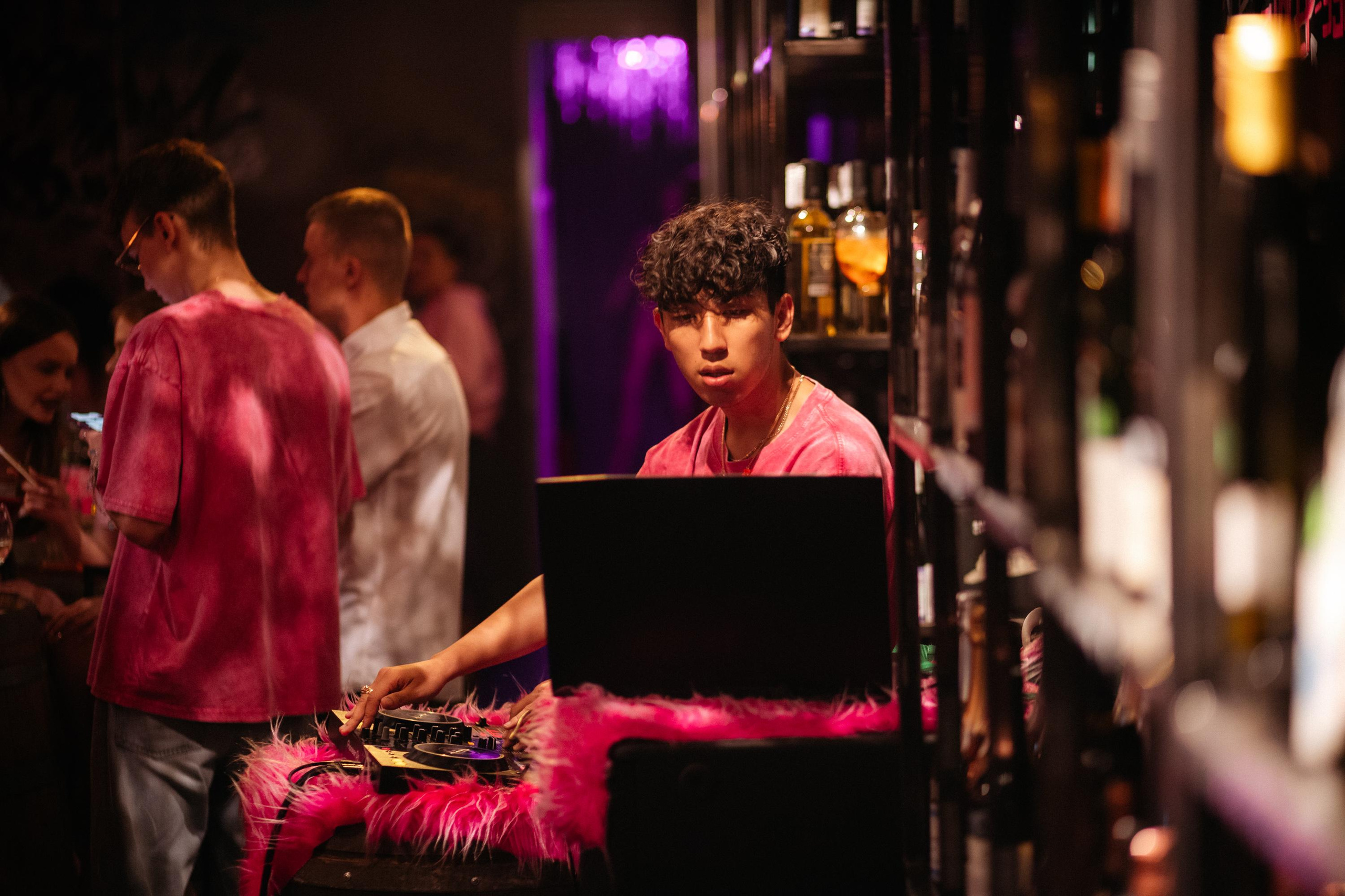 ВИНОТЕКА БАР х МАГАЗ [2 ГОДА]. СВОИ. ФОТООТЧЕТЫ-СОБЫТИЯ-МЕСТА