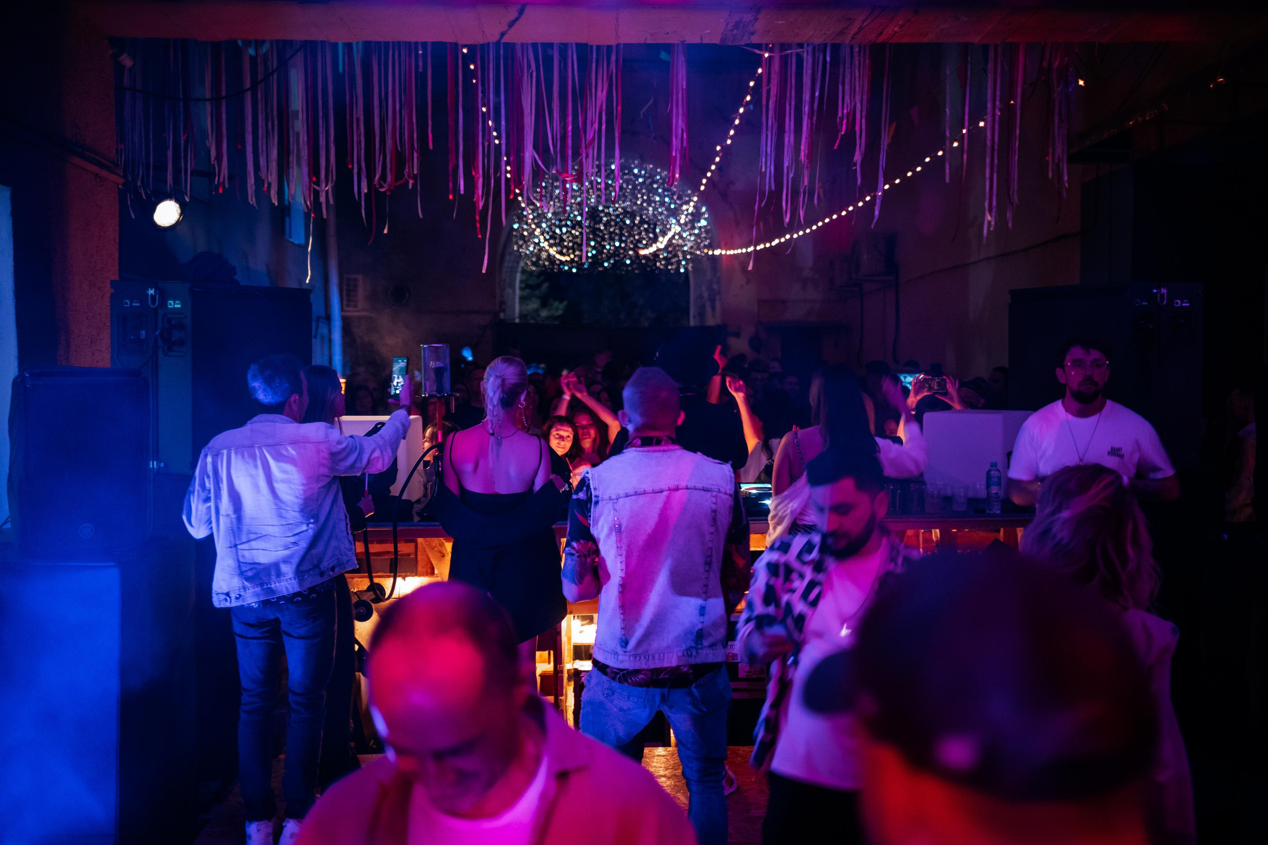 C O M M U N I T Y [ONE YEAR]. СВОИ. ФОТООТЧЕТЫ-СОБЫТИЯ-МЕСТА