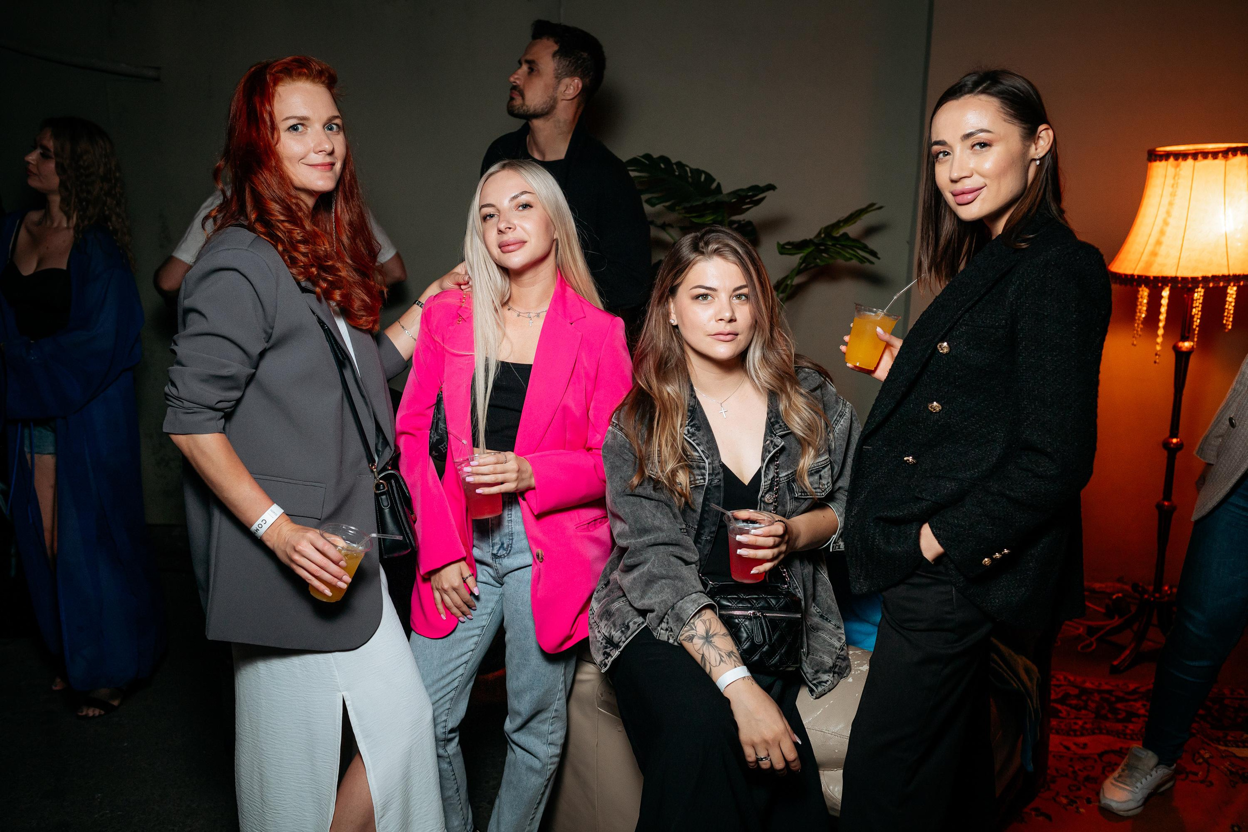 C O M M U N I T Y [ONE YEAR]. СВОИ. ФОТООТЧЕТЫ-СОБЫТИЯ-МЕСТА