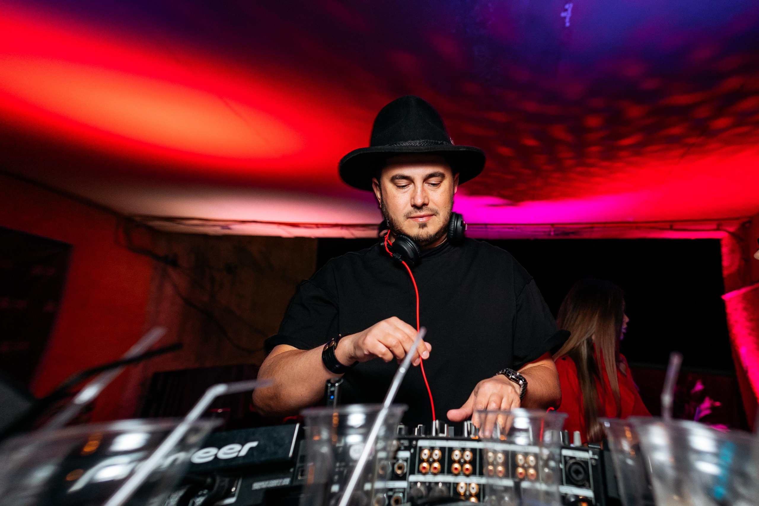 C O M M U N I T Y [ONE YEAR]. СВОИ. ФОТООТЧЕТЫ-СОБЫТИЯ-МЕСТА