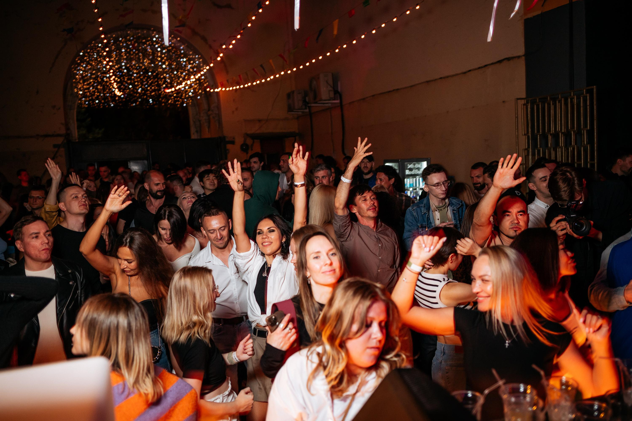 C O M M U N I T Y [ONE YEAR]. СВОИ. ФОТООТЧЕТЫ-СОБЫТИЯ-МЕСТА