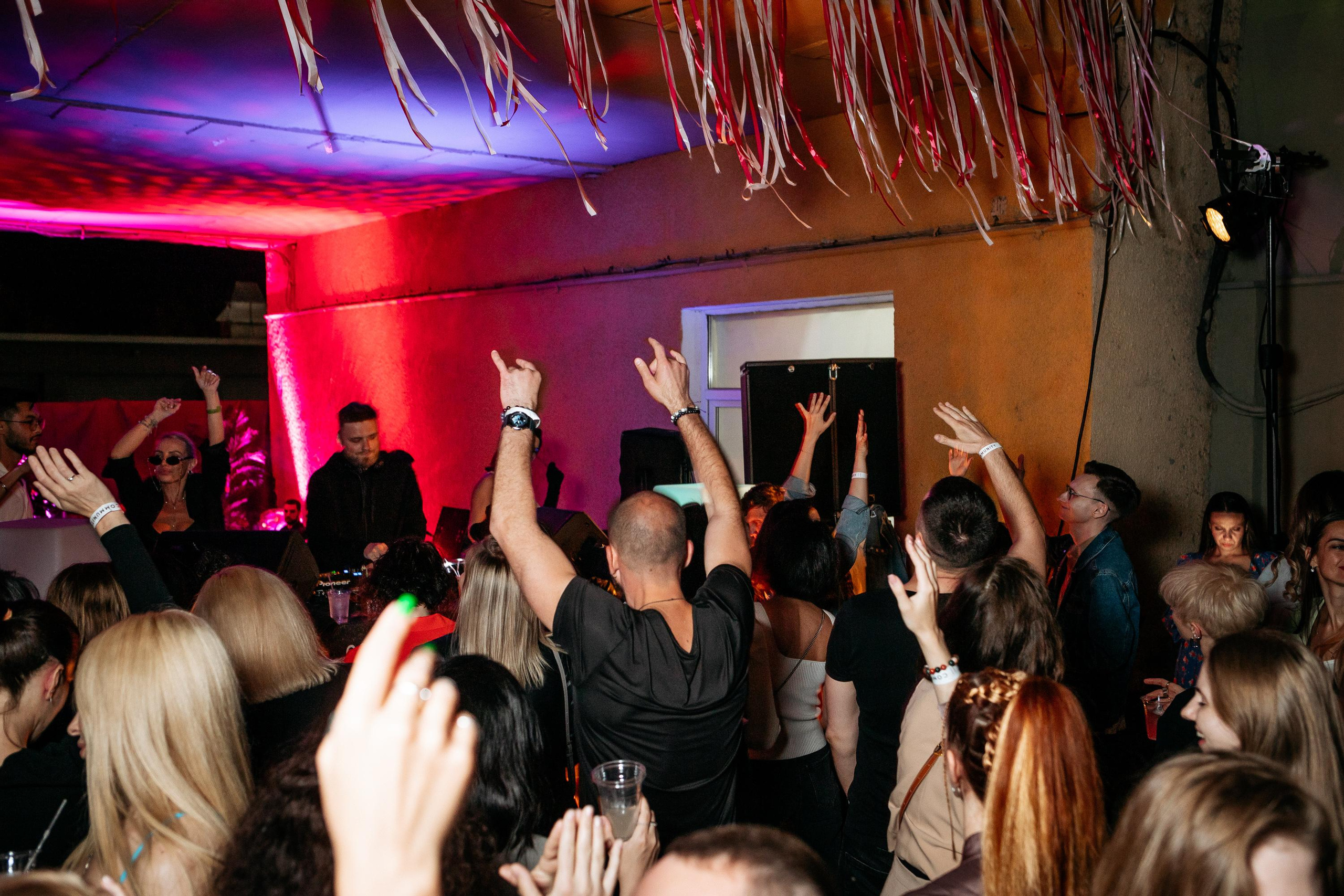 C O M M U N I T Y [ONE YEAR]. СВОИ. ФОТООТЧЕТЫ-СОБЫТИЯ-МЕСТА