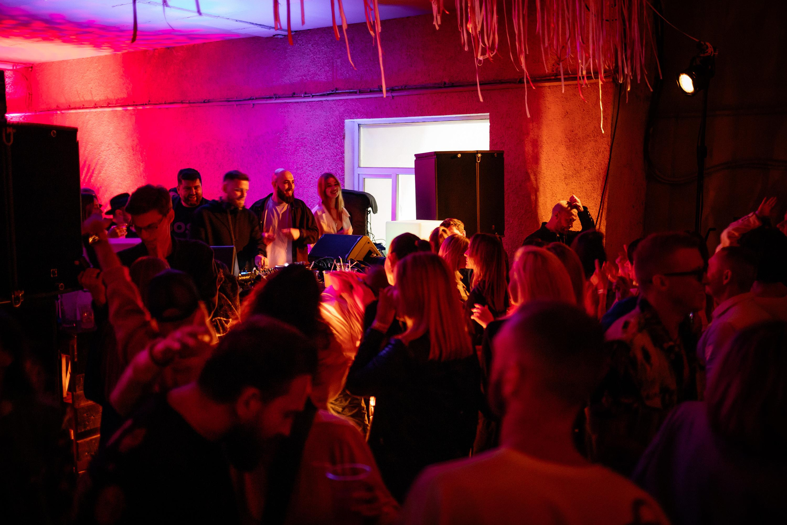 C O M M U N I T Y [ONE YEAR]. СВОИ. ФОТООТЧЕТЫ-СОБЫТИЯ-МЕСТА