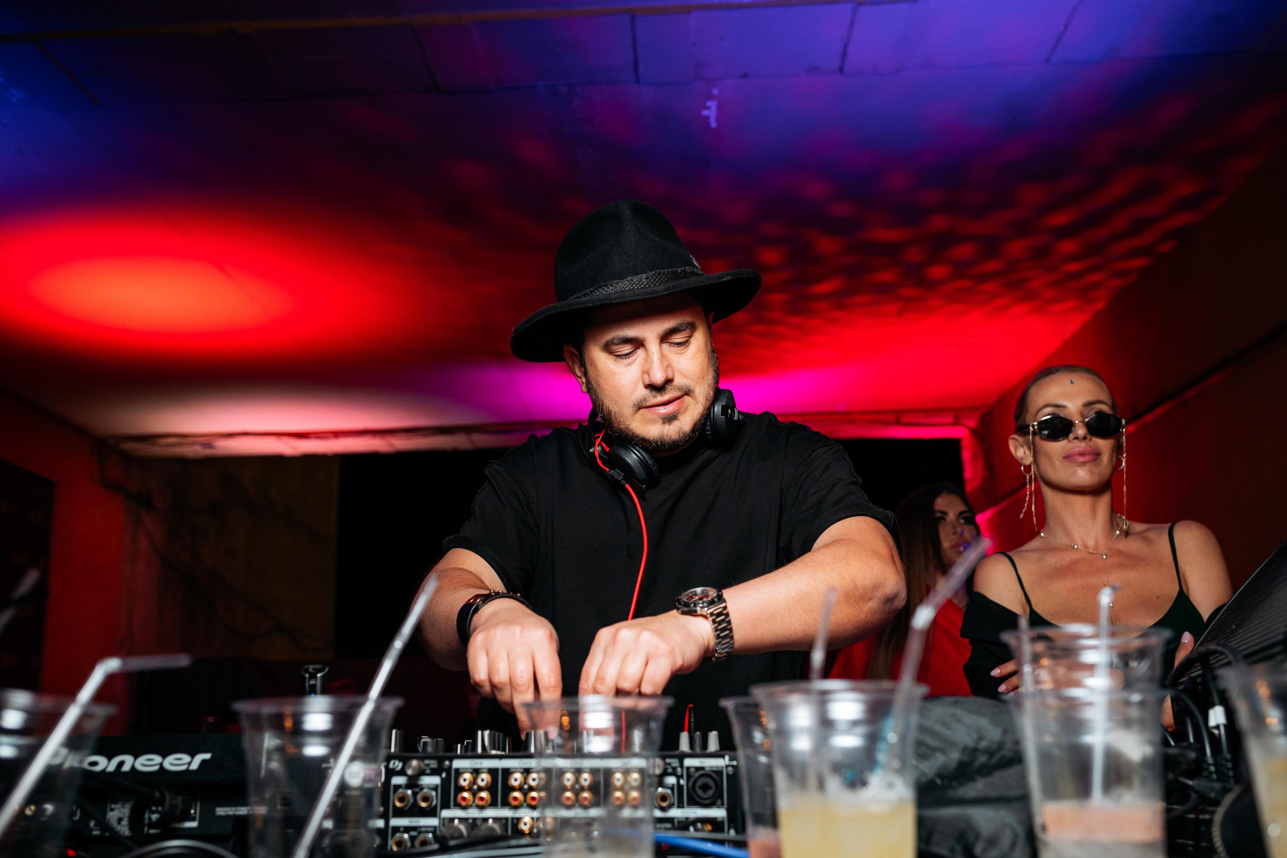 C O M M U N I T Y [ONE YEAR]. СВОИ. ФОТООТЧЕТЫ-СОБЫТИЯ-МЕСТА