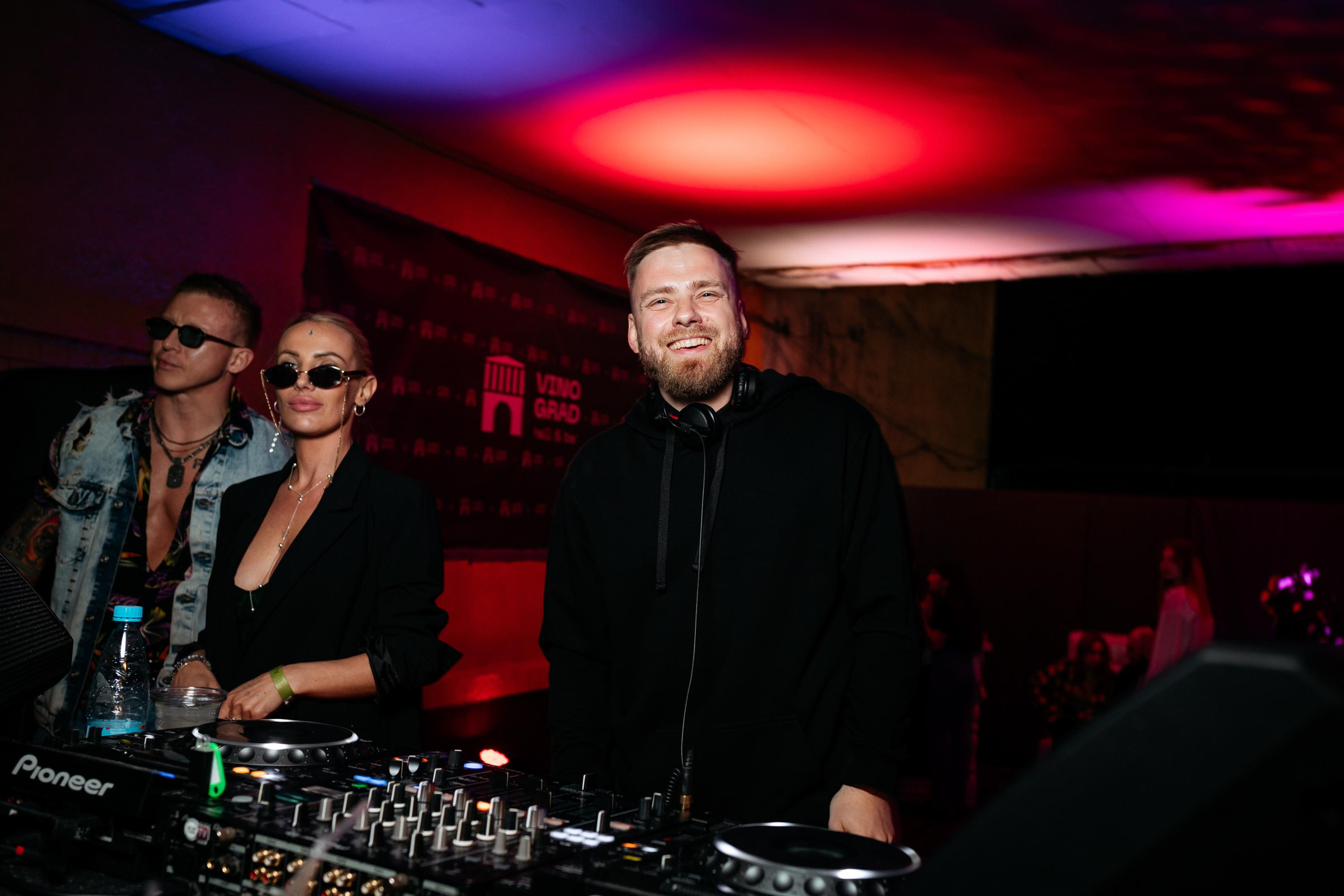 C O M M U N I T Y [ONE YEAR]. СВОИ. ФОТООТЧЕТЫ-СОБЫТИЯ-МЕСТА