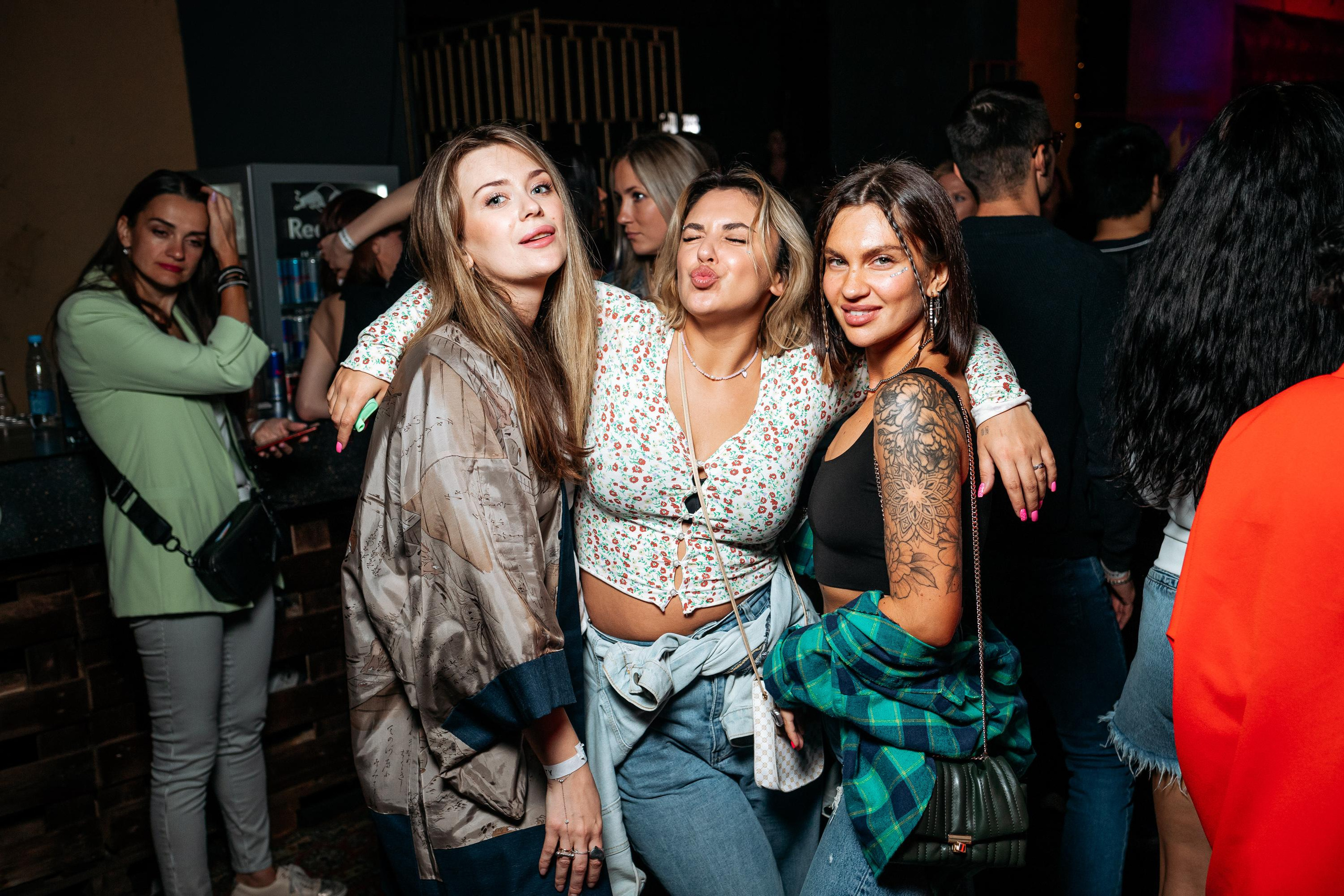 C O M M U N I T Y [ONE YEAR]. СВОИ. ФОТООТЧЕТЫ-СОБЫТИЯ-МЕСТА