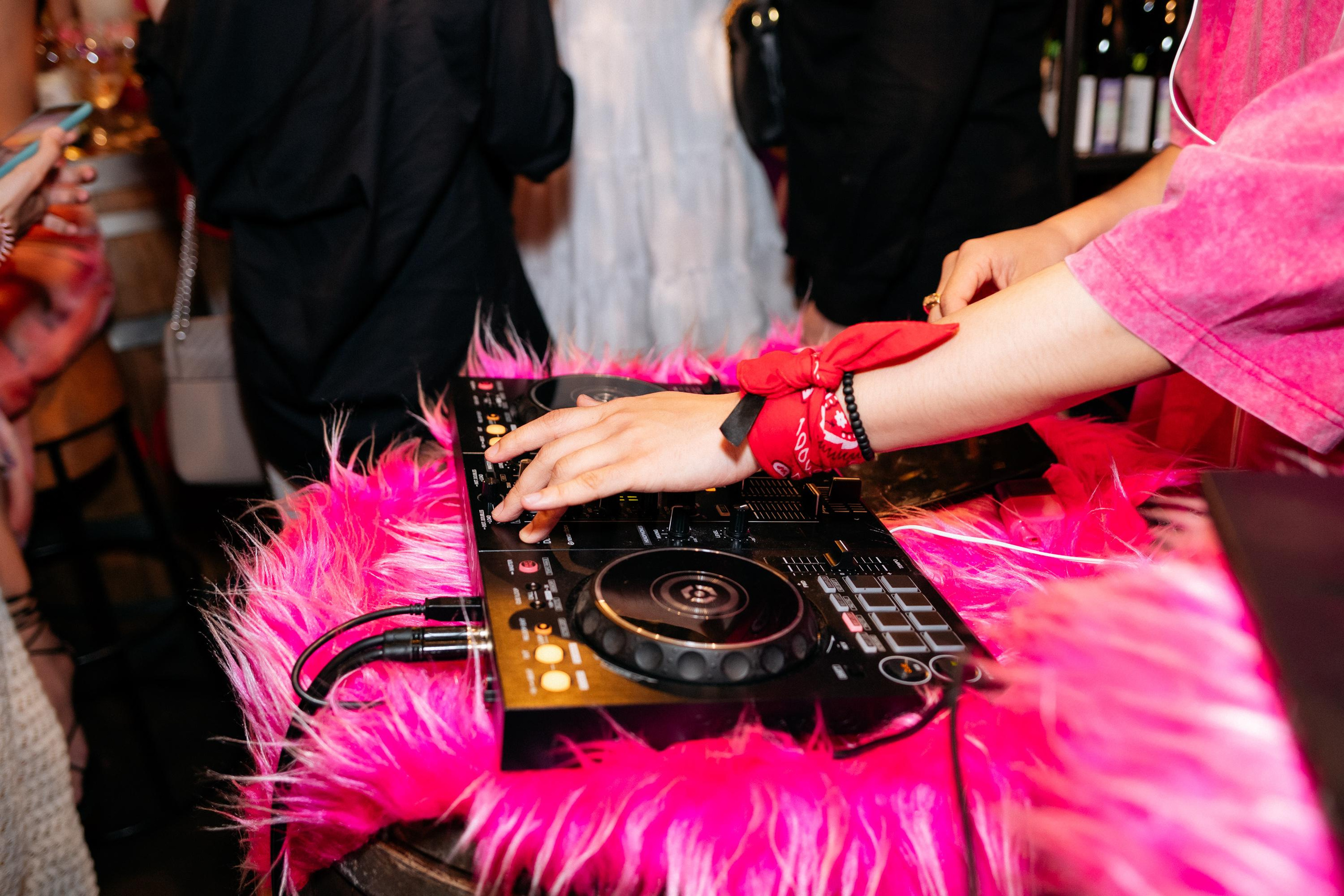 ВИНОТЕКА БАР х МАГАЗ [2 ГОДА]. СВОИ. ФОТООТЧЕТЫ-СОБЫТИЯ-МЕСТА