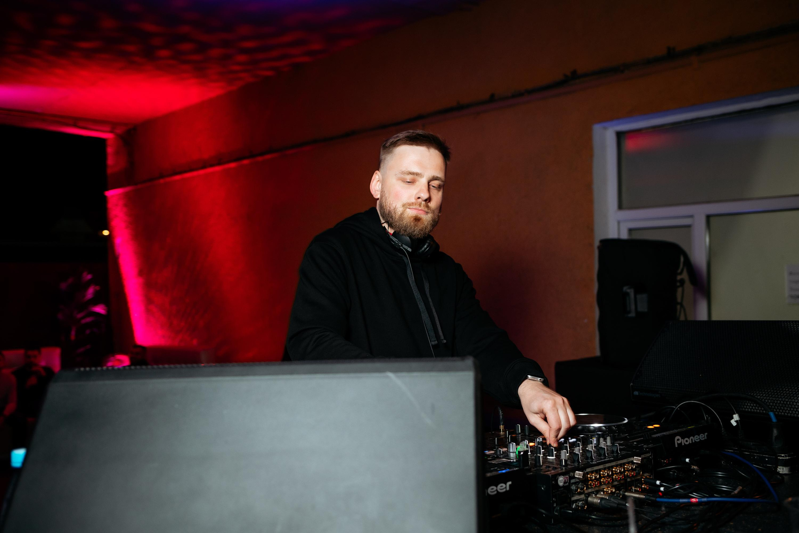 C O M M U N I T Y [ONE YEAR]. СВОИ. ФОТООТЧЕТЫ-СОБЫТИЯ-МЕСТА