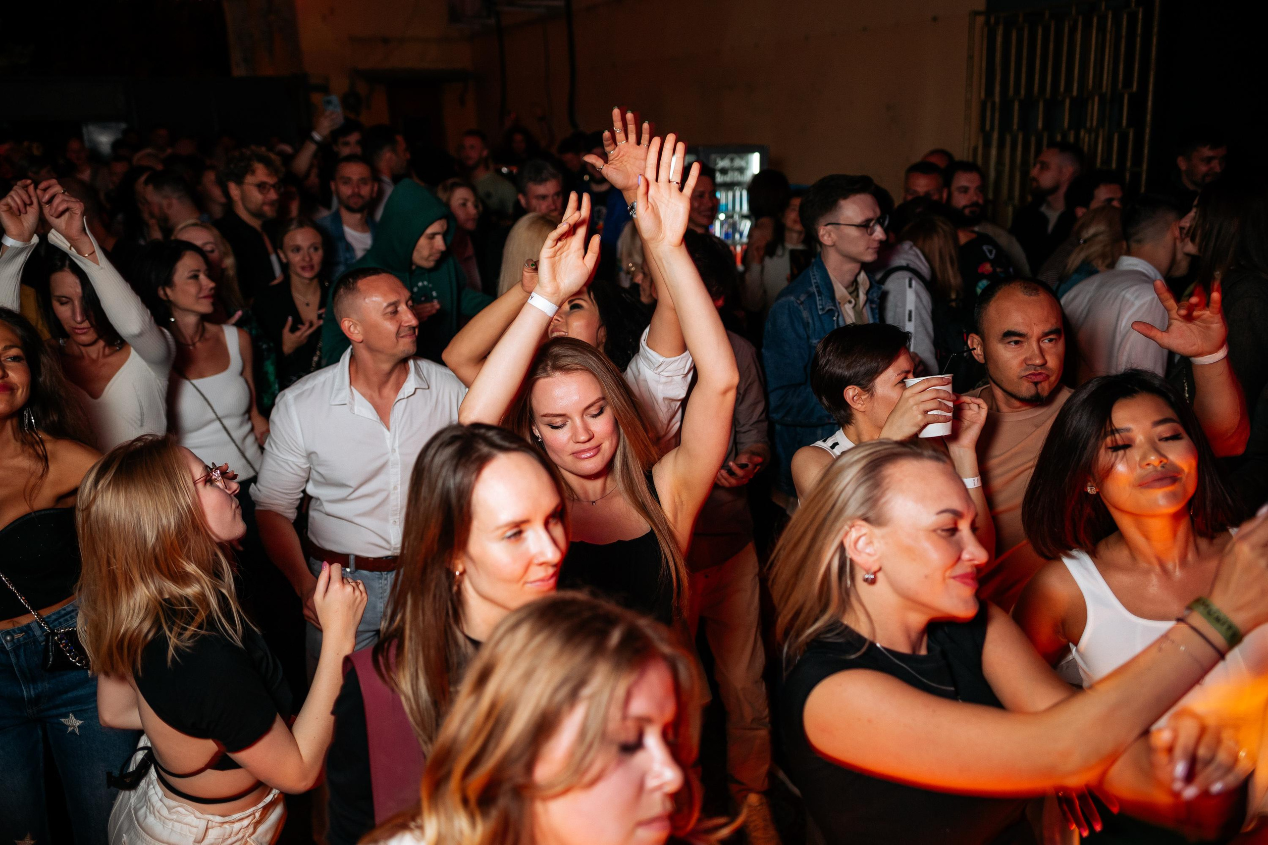 C O M M U N I T Y [ONE YEAR]. СВОИ. ФОТООТЧЕТЫ-СОБЫТИЯ-МЕСТА