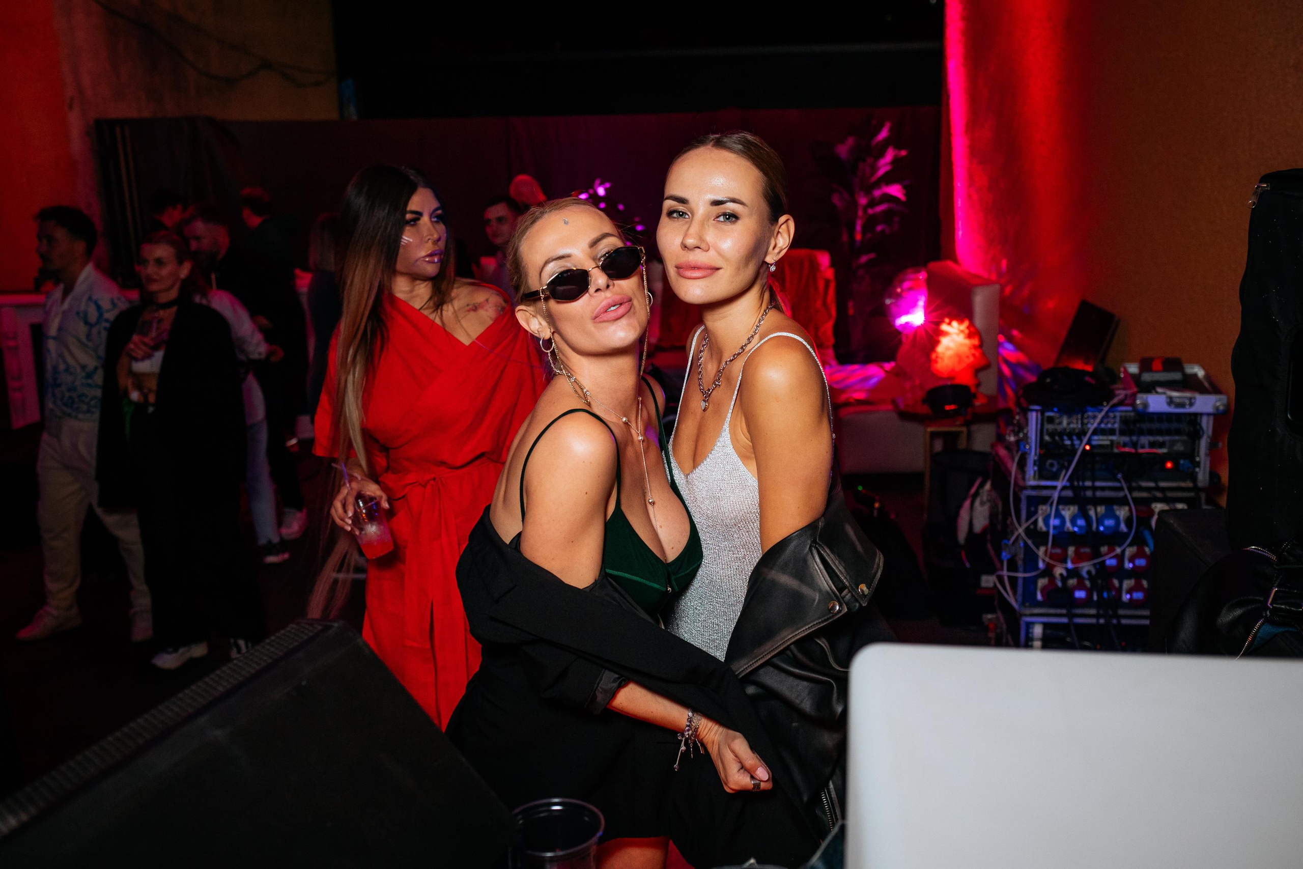 C O M M U N I T Y [ONE YEAR]. СВОИ. ФОТООТЧЕТЫ-СОБЫТИЯ-МЕСТА