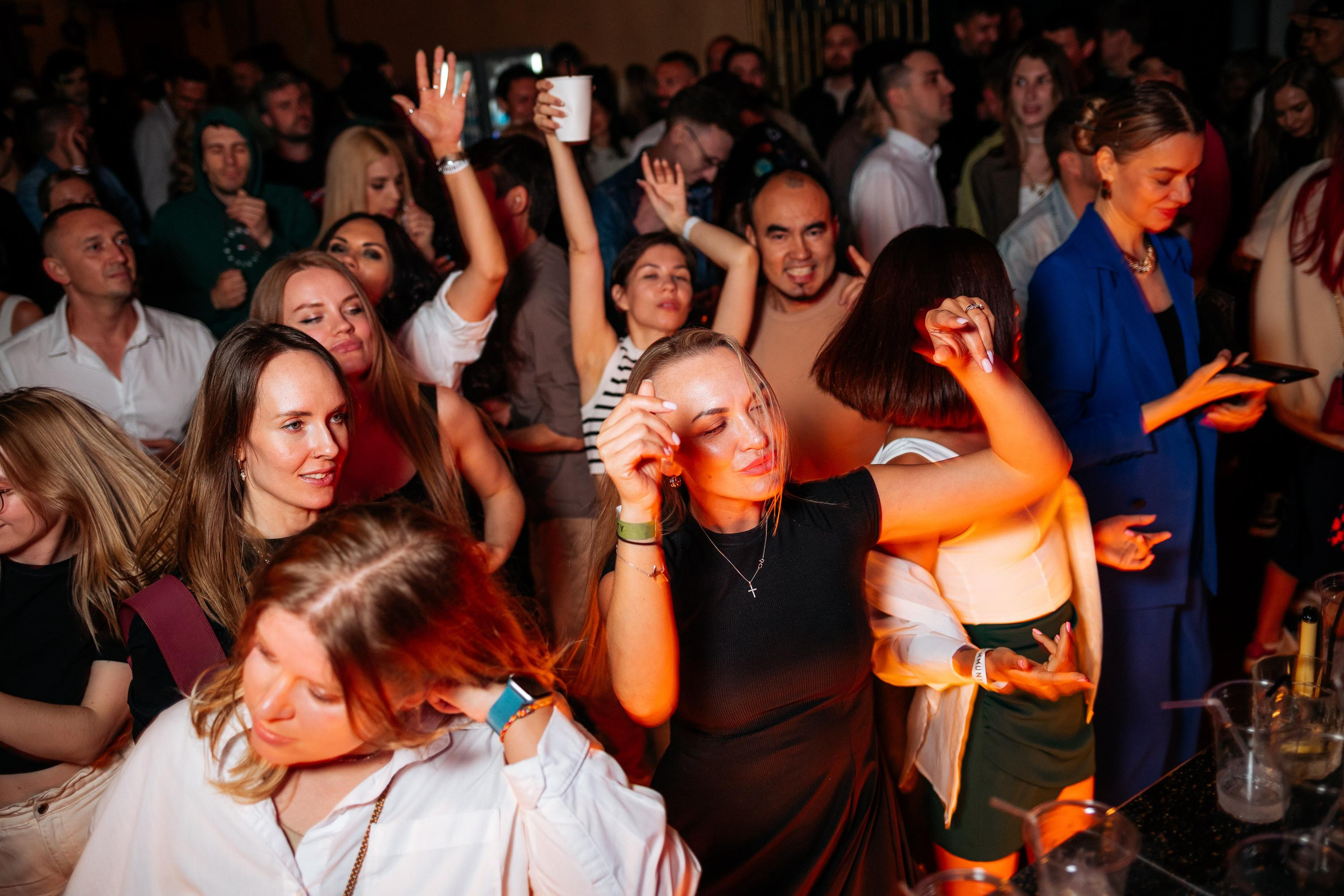 C O M M U N I T Y [ONE YEAR]. СВОИ. ФОТООТЧЕТЫ-СОБЫТИЯ-МЕСТА