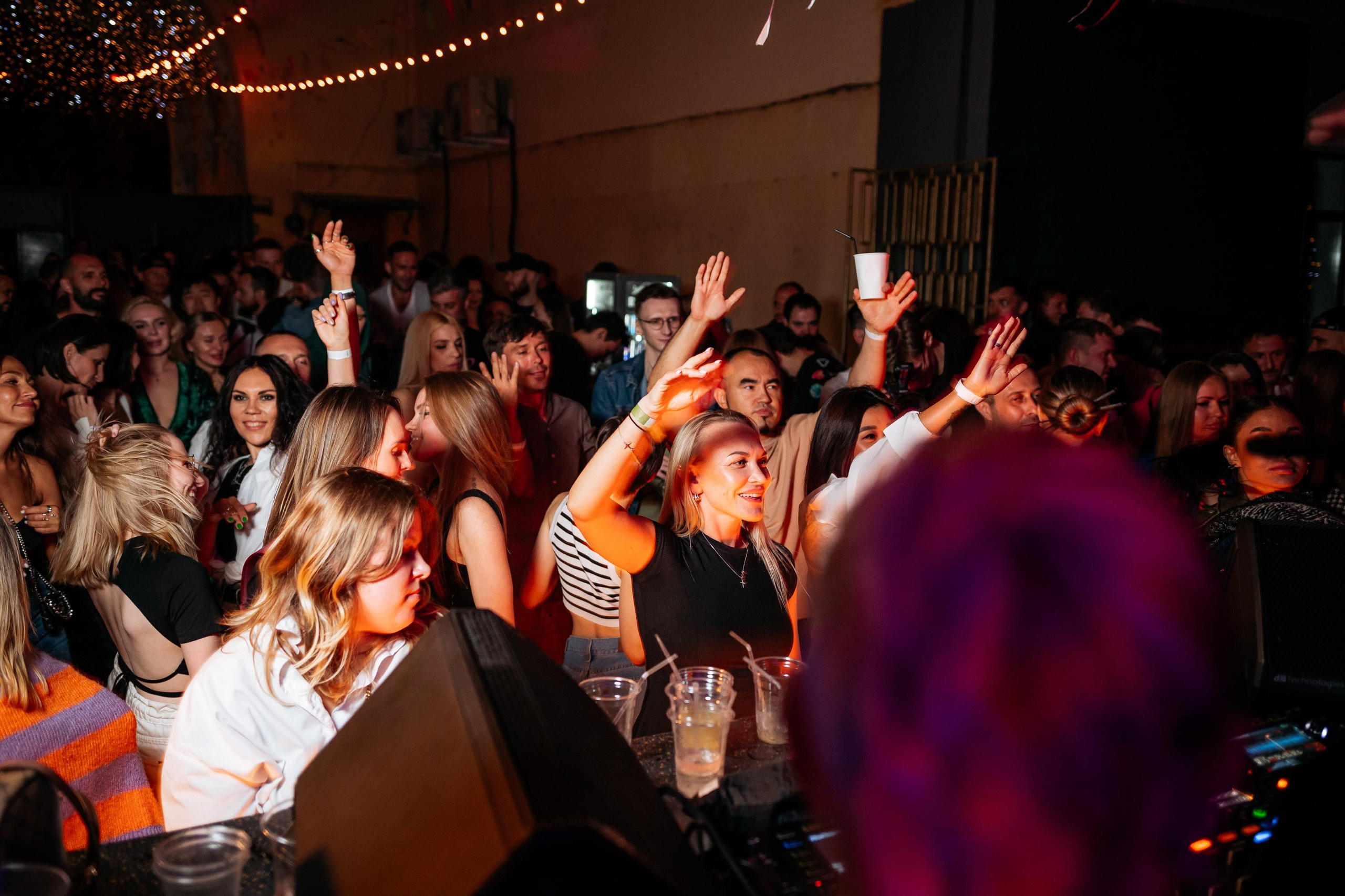 C O M M U N I T Y [ONE YEAR]. СВОИ. ФОТООТЧЕТЫ-СОБЫТИЯ-МЕСТА