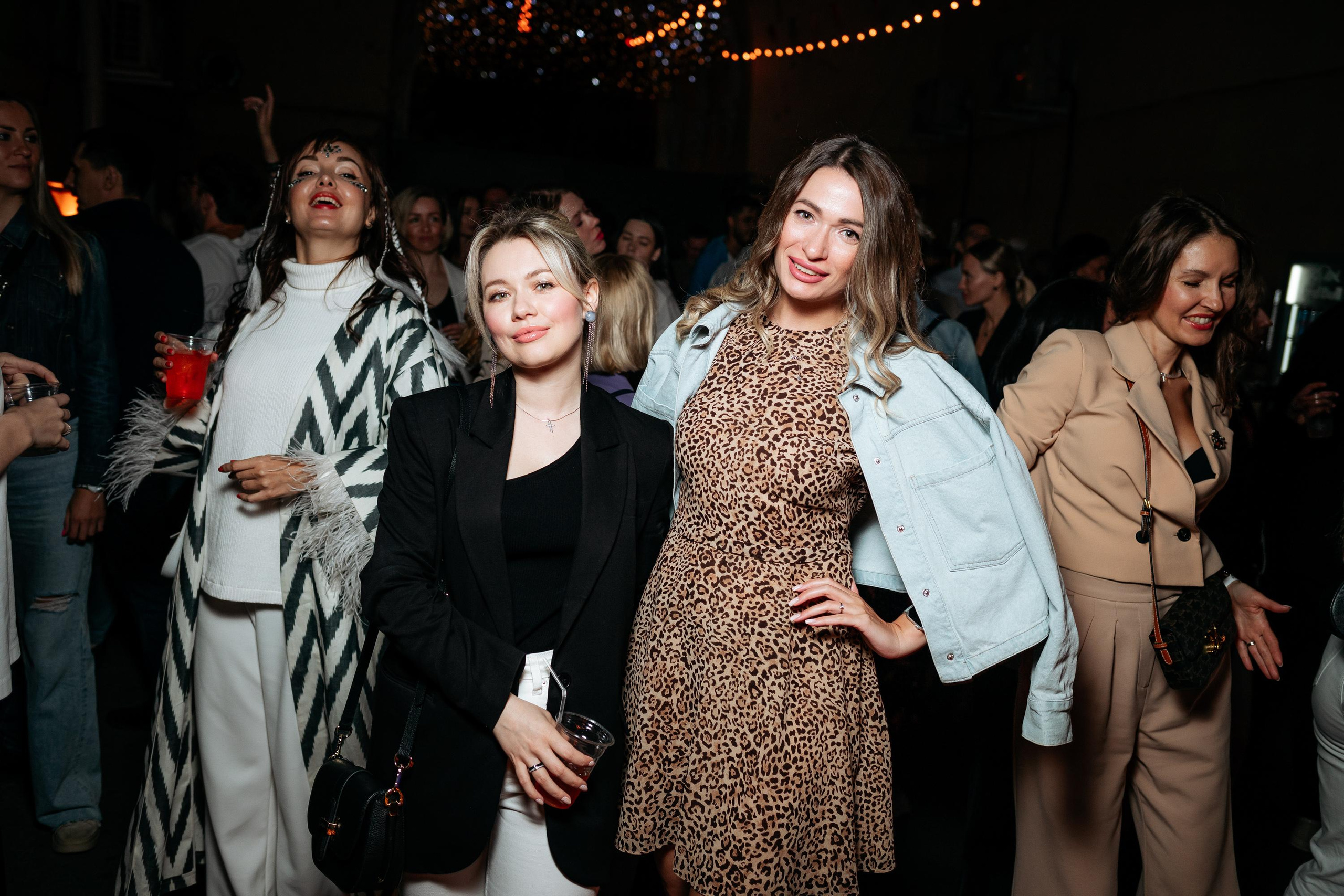 C O M M U N I T Y [ONE YEAR]. СВОИ. ФОТООТЧЕТЫ-СОБЫТИЯ-МЕСТА